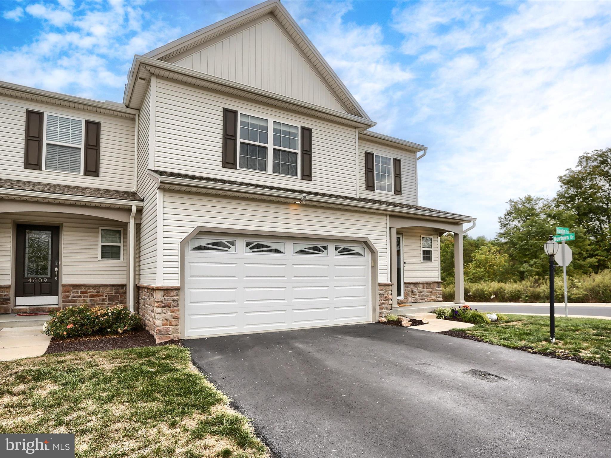 4607 HAMLIN LANE