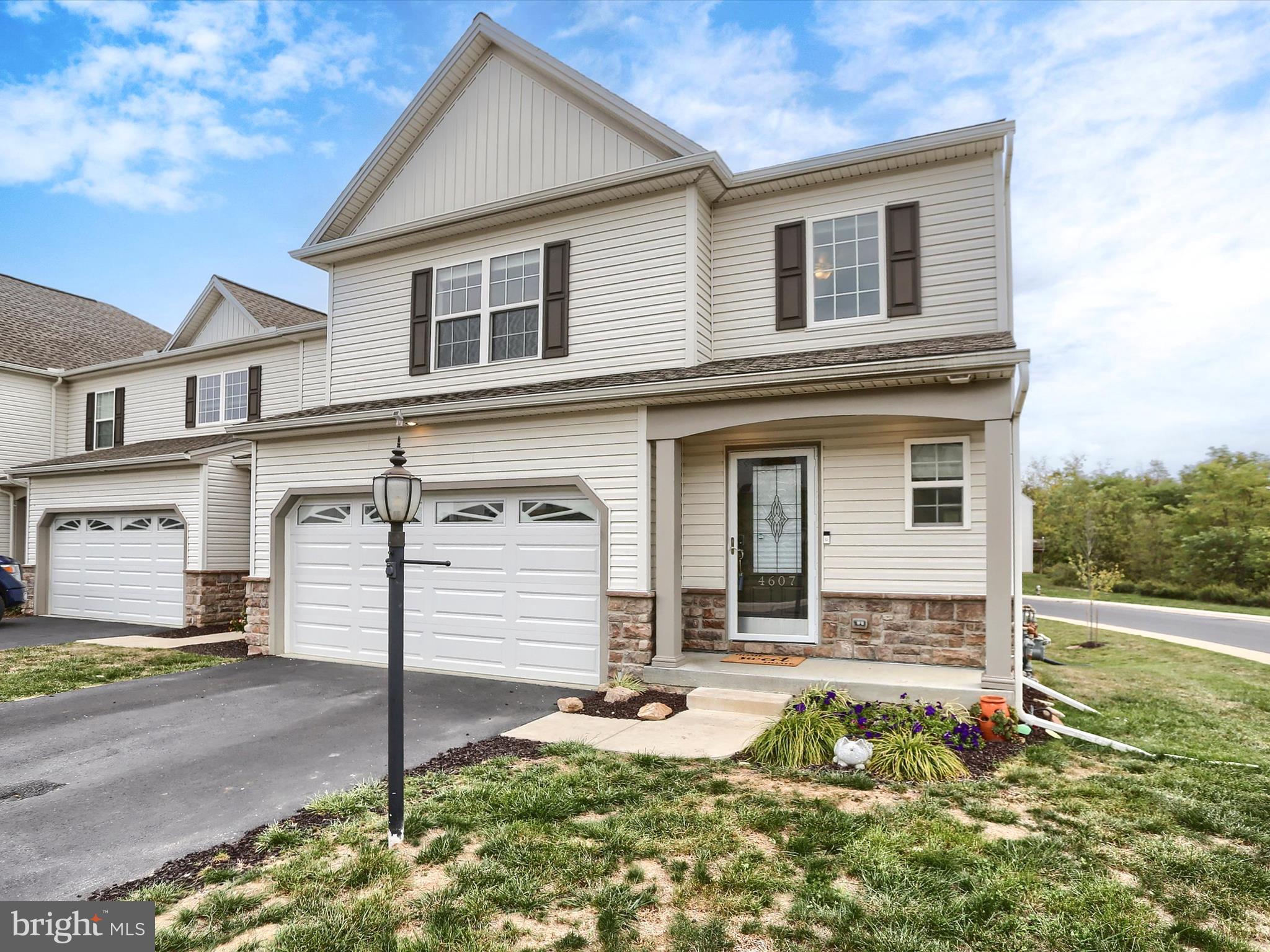 4607 HAMLIN LANE