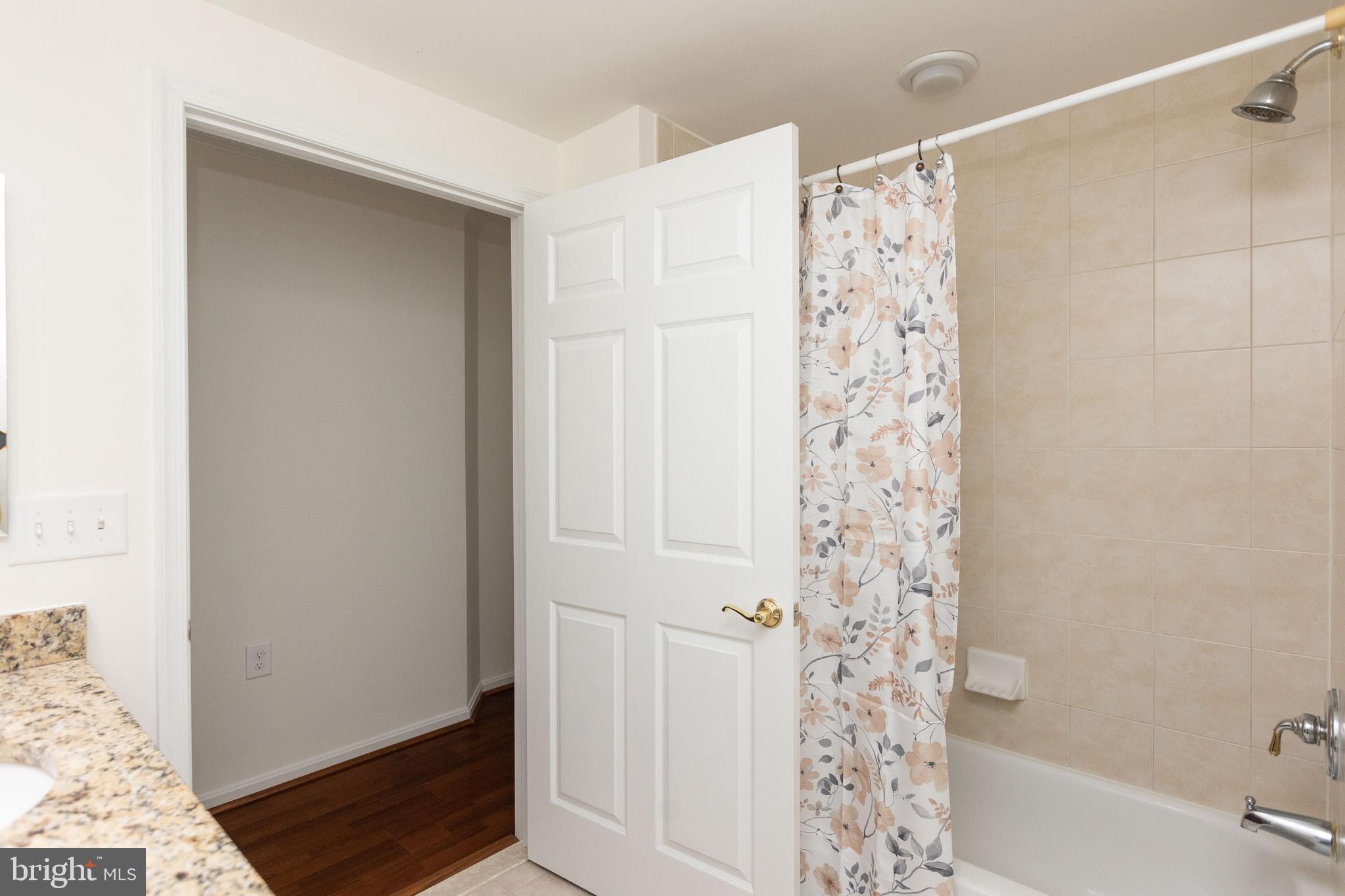 ROUNDWOOD RIDGE - Residential