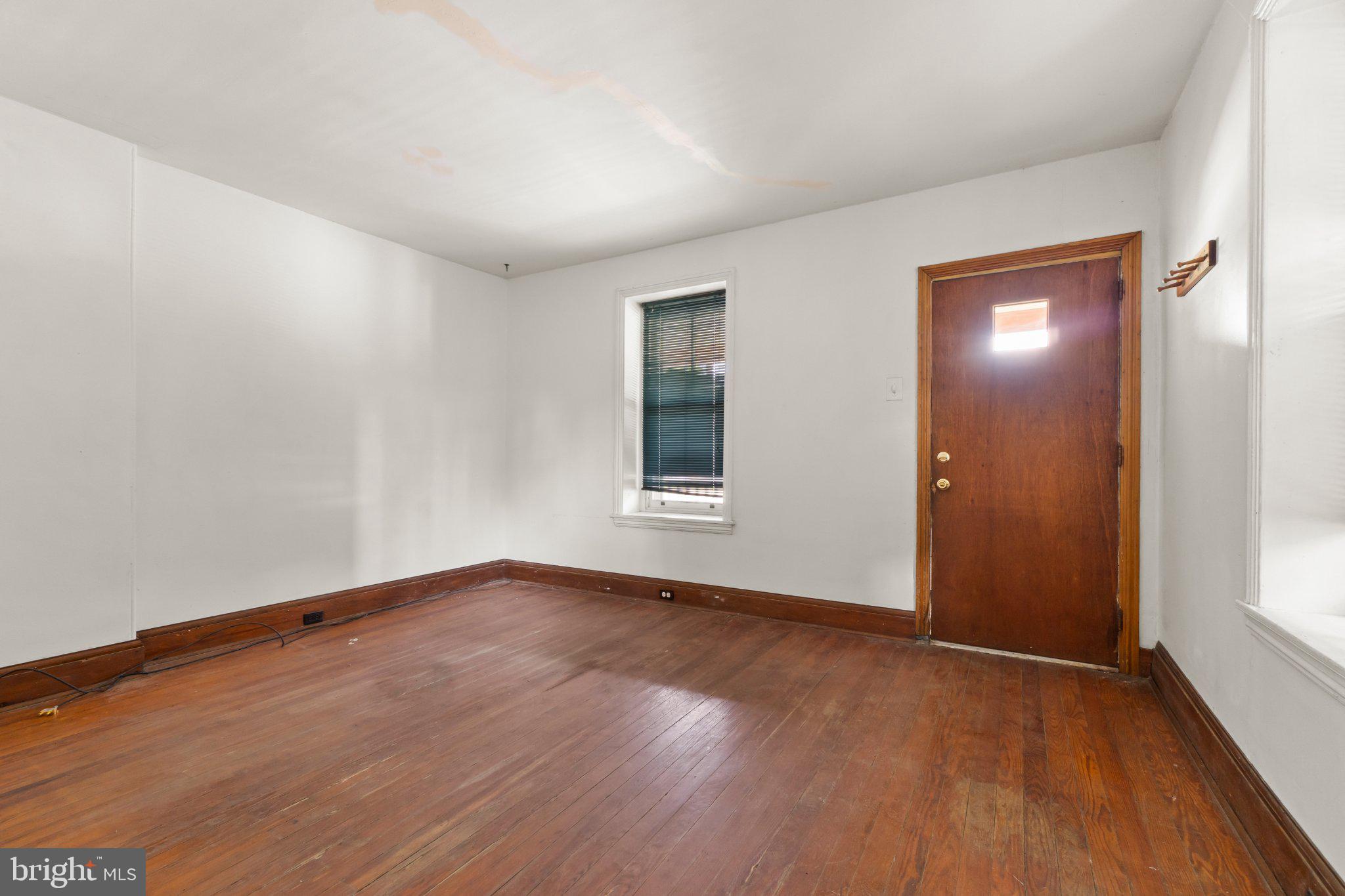 564 S BETHLEHEM PIKE
