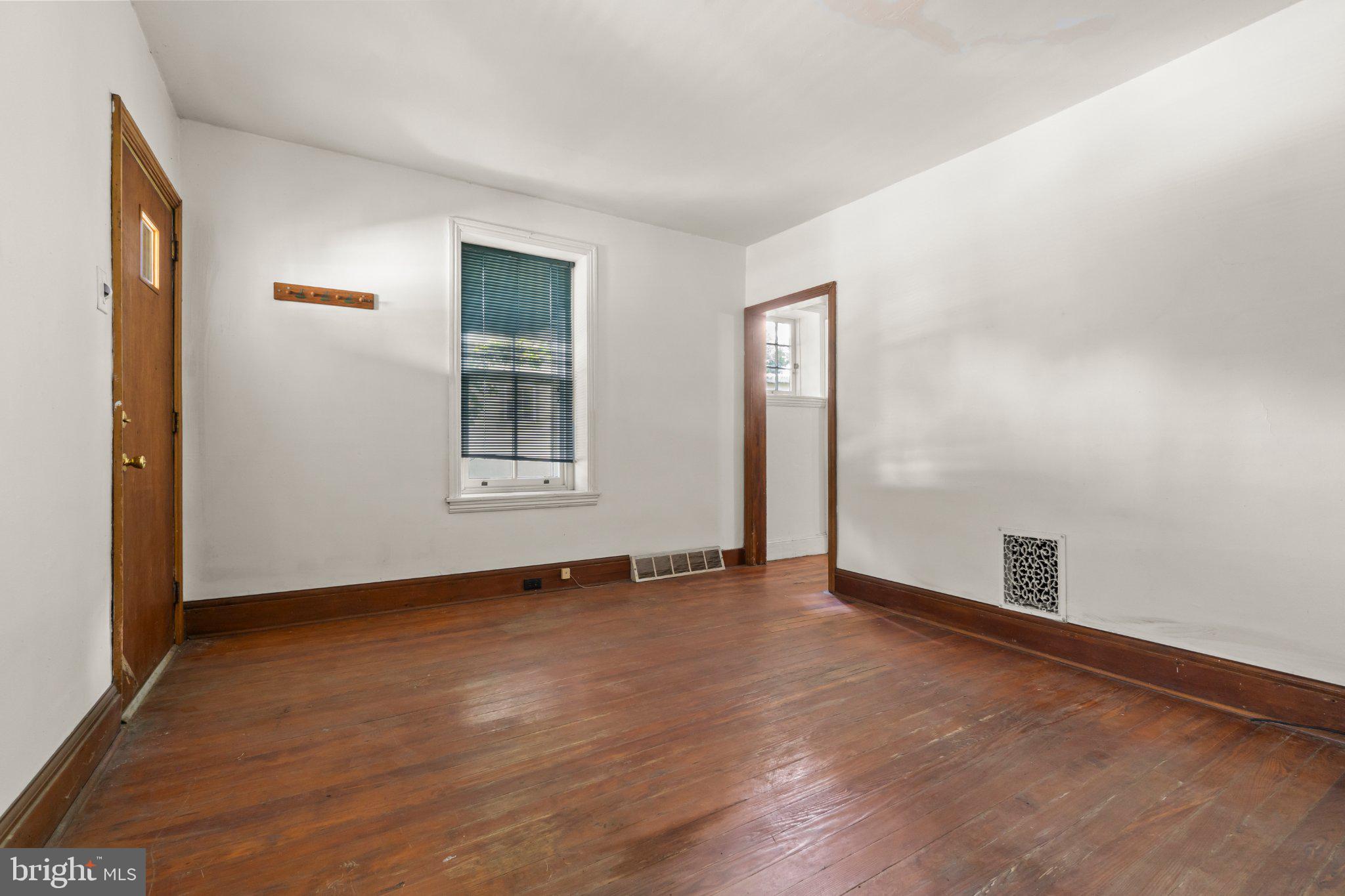 564 S BETHLEHEM PIKE