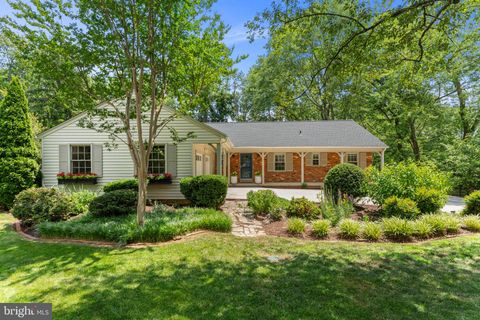 Photo of 7814 Elba Road, ALEXANDRIA, VA 22306 (MLS # VAFX2327794)