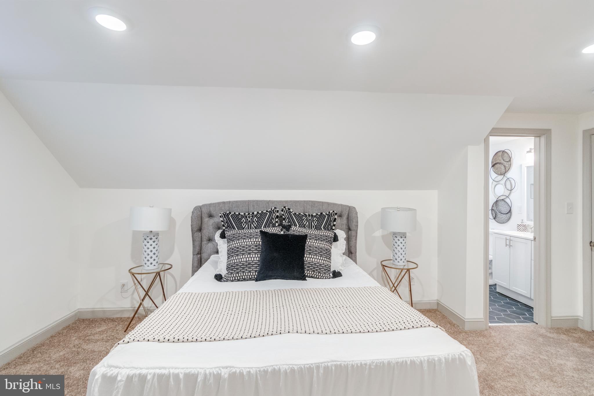 TEMPLE HILLS - Residential