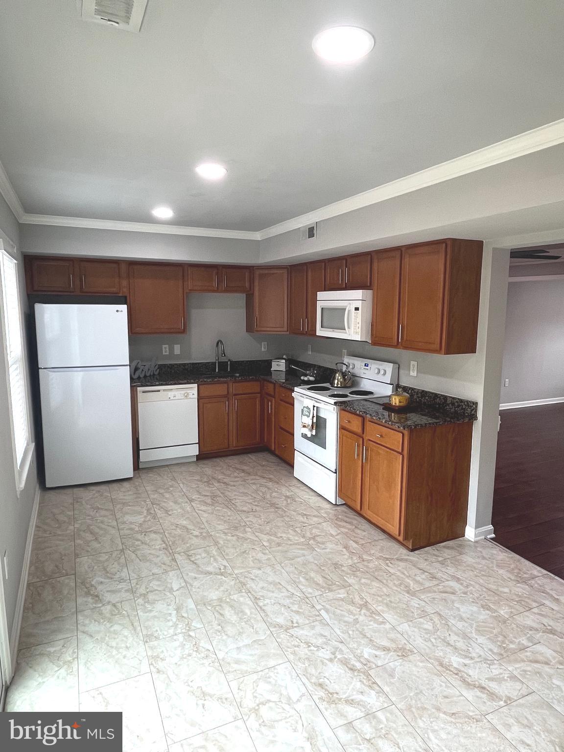 BROOKWOOD - Residential Lease