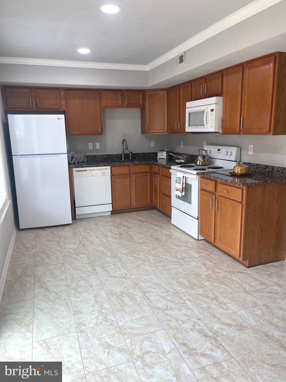 BROOKWOOD - Residential Lease