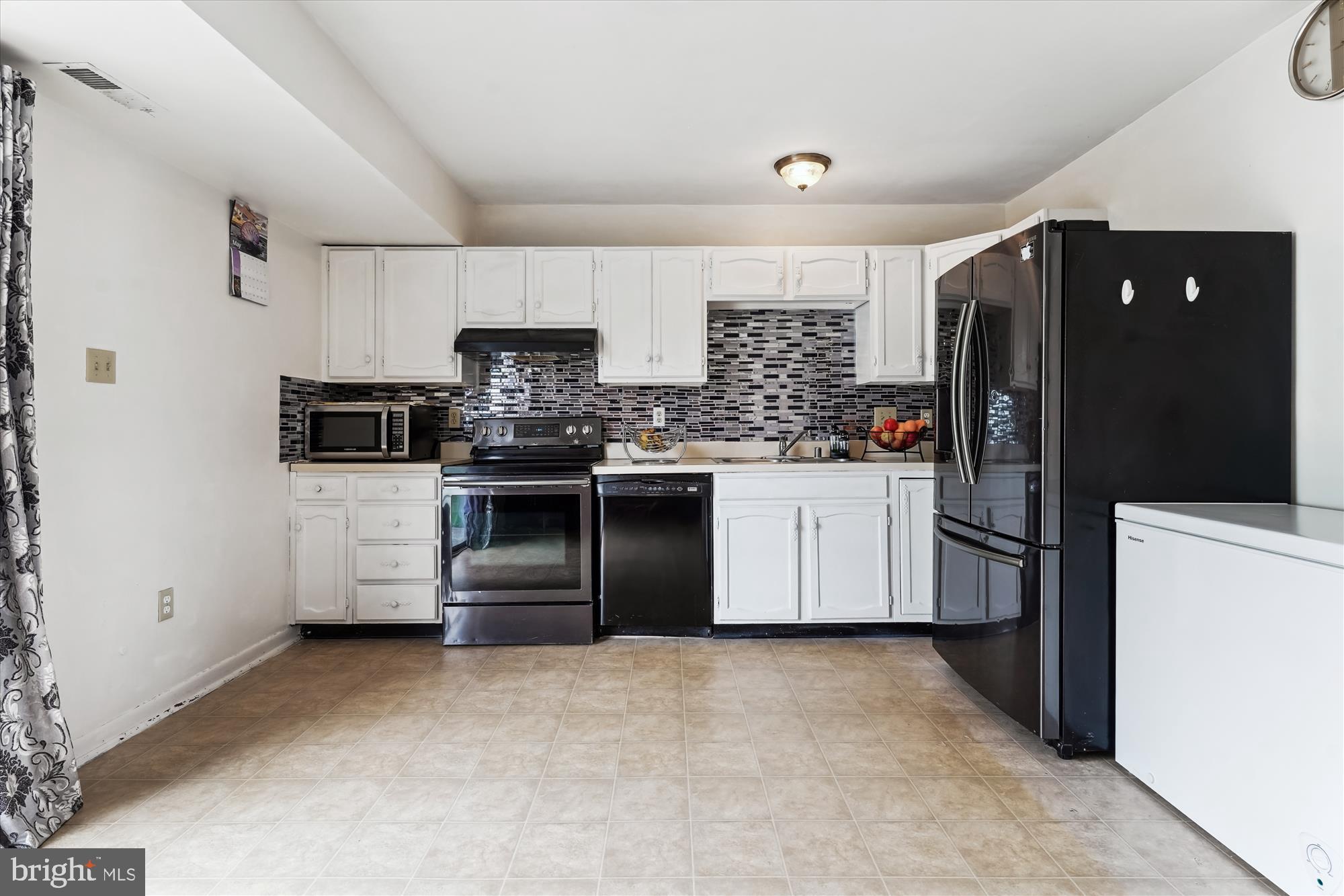 BREEZEWOOD FOREST - Residential Lease