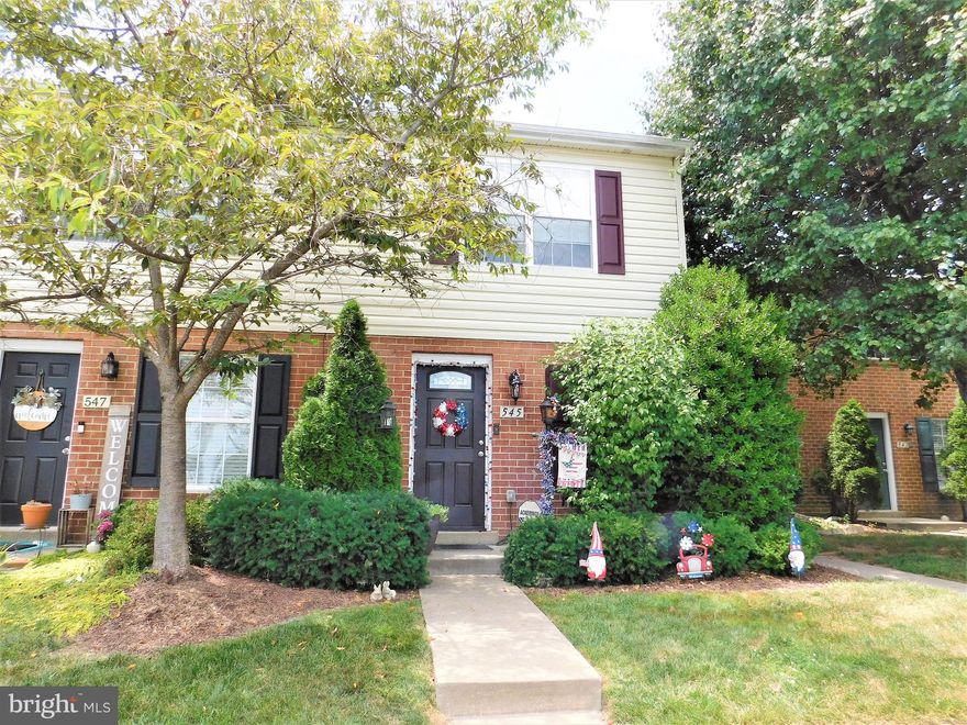 COMING SOON!!!
COME SEE THIS VERY WELL MAINTAINED 3 BEDROOM 1 1/2  BATH TOWNHOUSE!
CLOSE TO SHOPPING AND DOWNTOWN. NEW ROOF IN 2021. LUXERY VINYL PLANK. UPDATED KITCHEN AND BATHS. VERY COZY BACKYARD THAT IS VIRTUALLY MAINTNANCE FREE! SIT IN FRONT OF THE FOUNTAIN  AND UNWIND AFTER A LONG DAY AT WORK. LARGE ATTIC WITH PLENTY OF STORAGE. AN ATTIC FAN TO KEEP TI COOL AND PULL DOWN STAIRS MAKE IT EASY TO STORE STUFF.