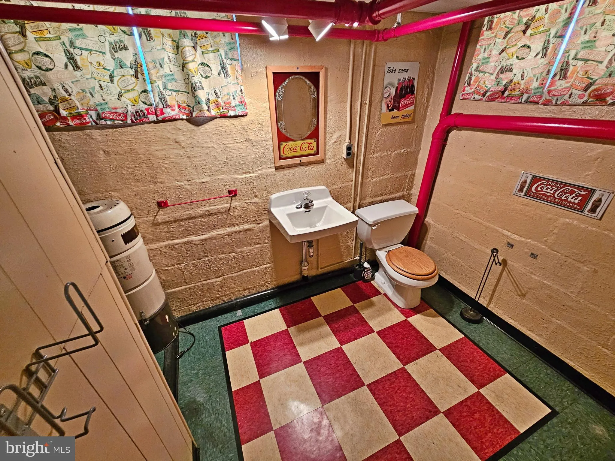 Akron, Pennsylvania 17501, United States, 4 Bedrooms Bedrooms, ,3 BathroomsBathrooms,Residential,Coming Soon,243575