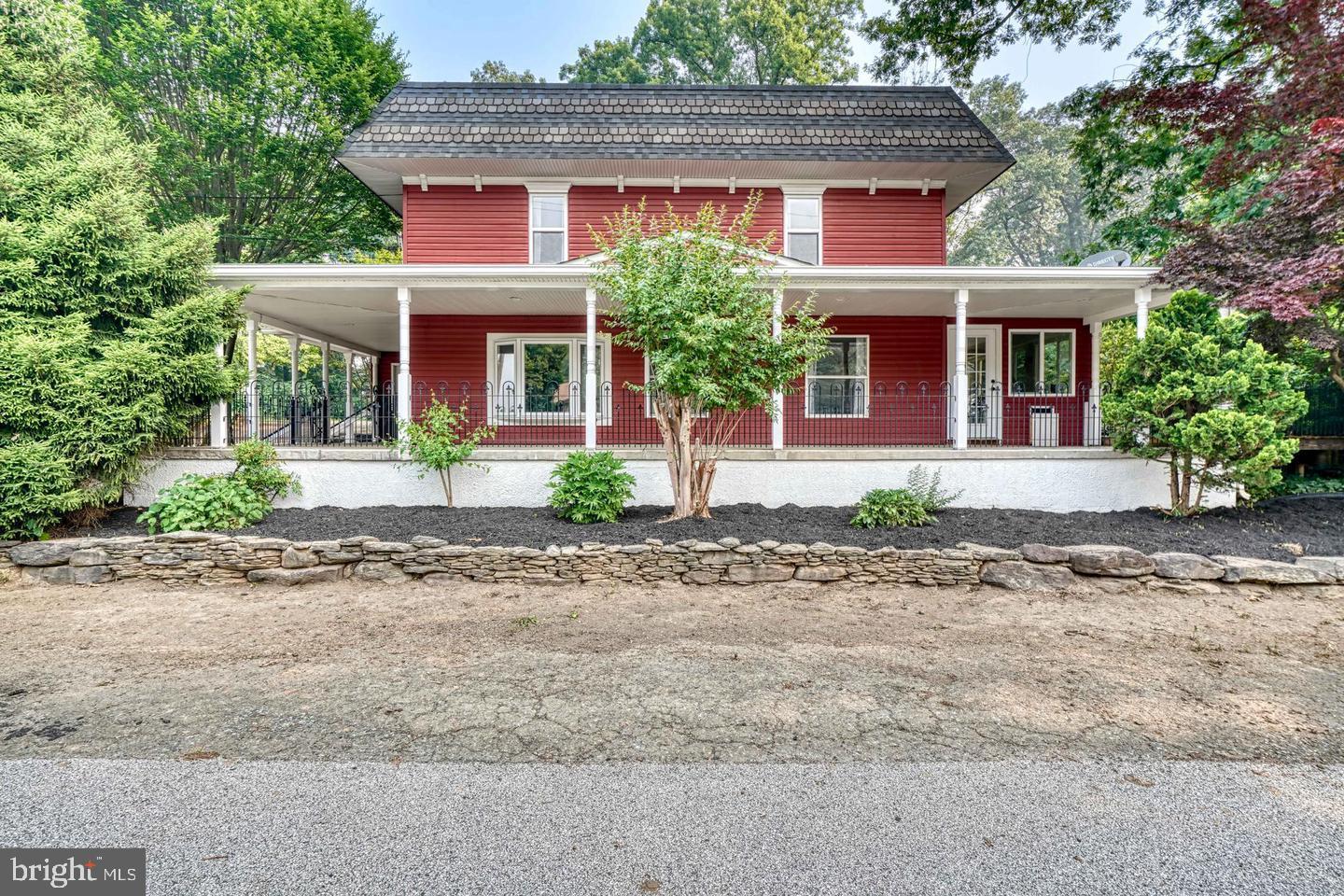 WHITE HALL - Residential