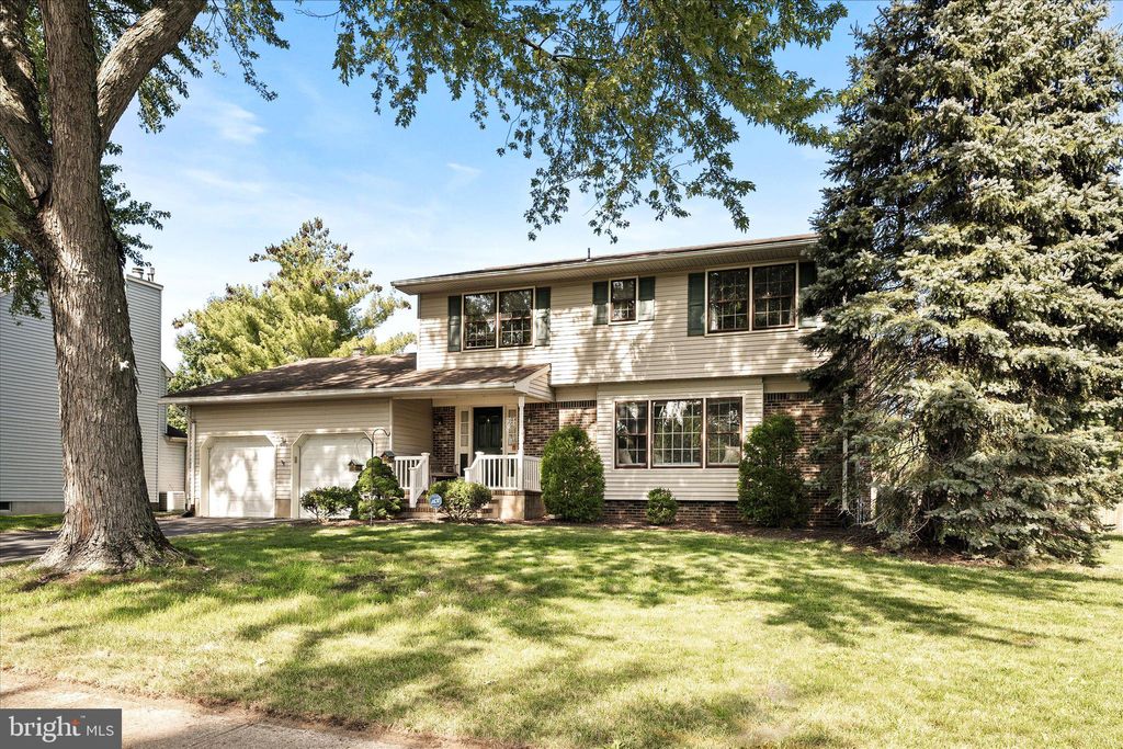 Photo of 111 Robin Drive, HAMILTON, NJ 08619 (MLS # NJME2067010)