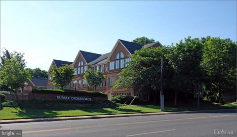 Photo of 3611 Chain Bridge Road #D, FAIRFAX, VA 22030 (MLS # VAFC2007514)