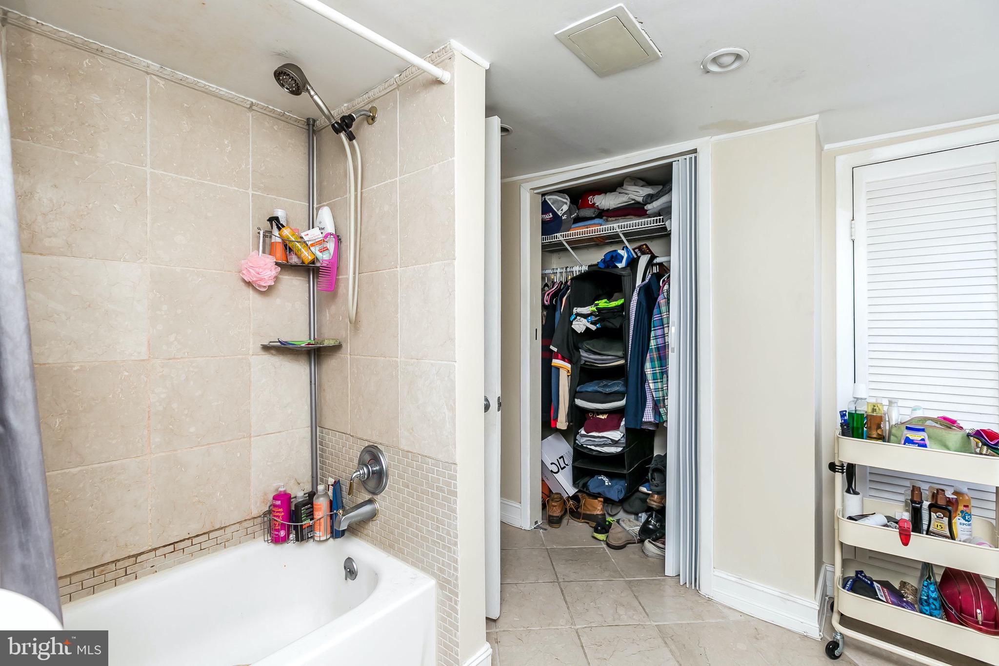 RIVERSIDE - Residential Lease