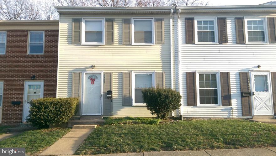 Nice 3 Bedroom Townhouse in a great location*Minutes away from Quantico Marine Base, VRE, Commuter Lots, I-95,Route 1, shopping, Dinning, Schools close by.  Parking one reserved & one assigned by permit.  Trash services included.