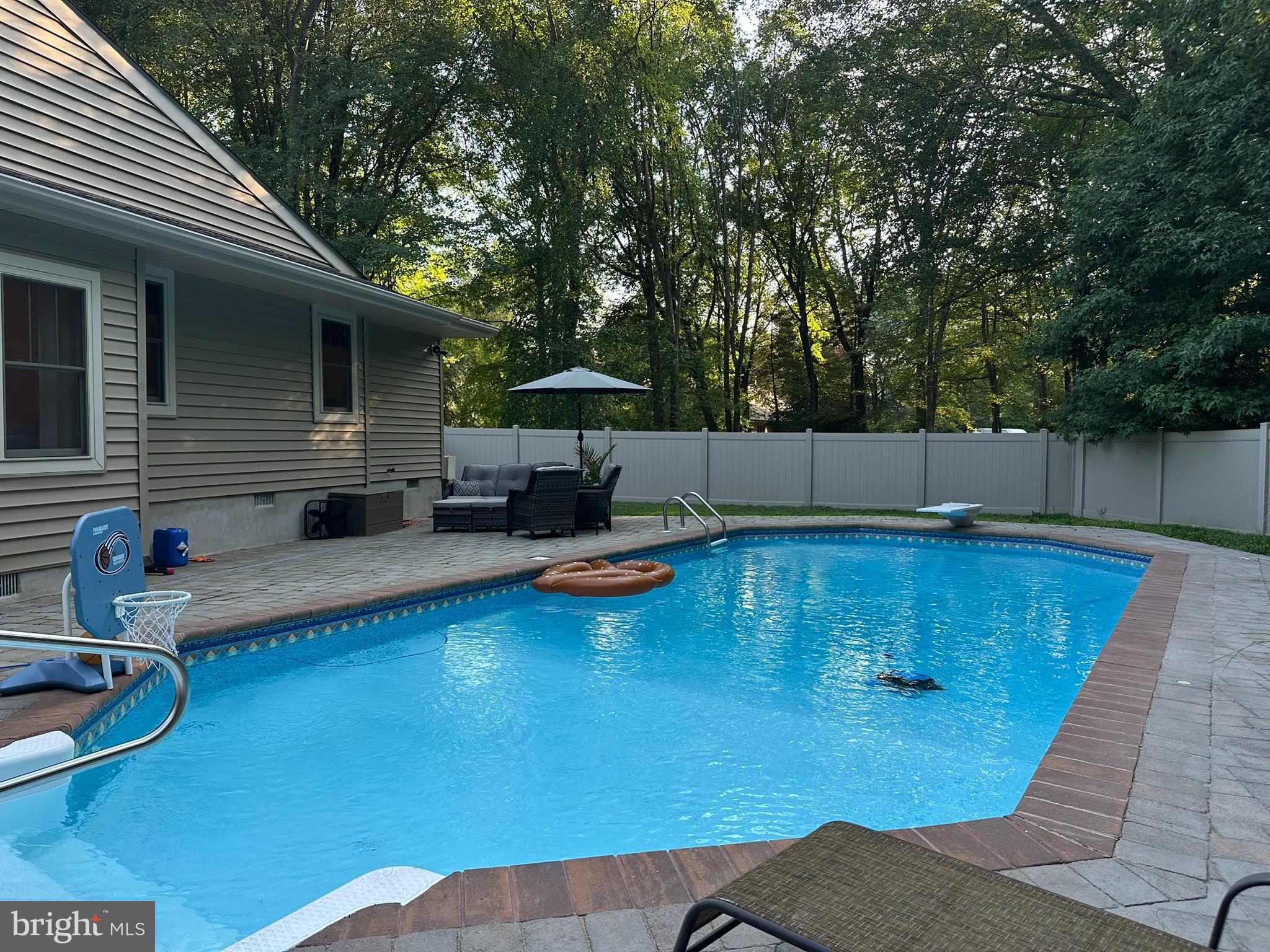 50 RIDGEVIEW AVENUE