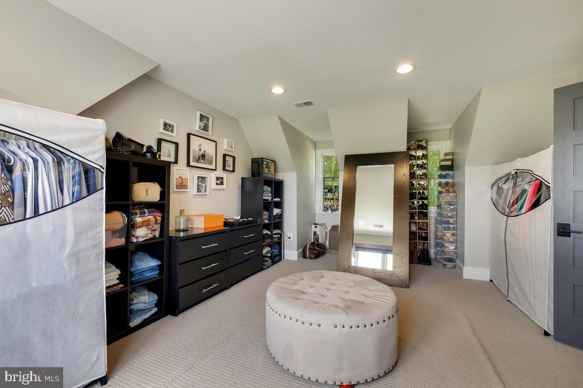 GREENHILLS FARM - Residential