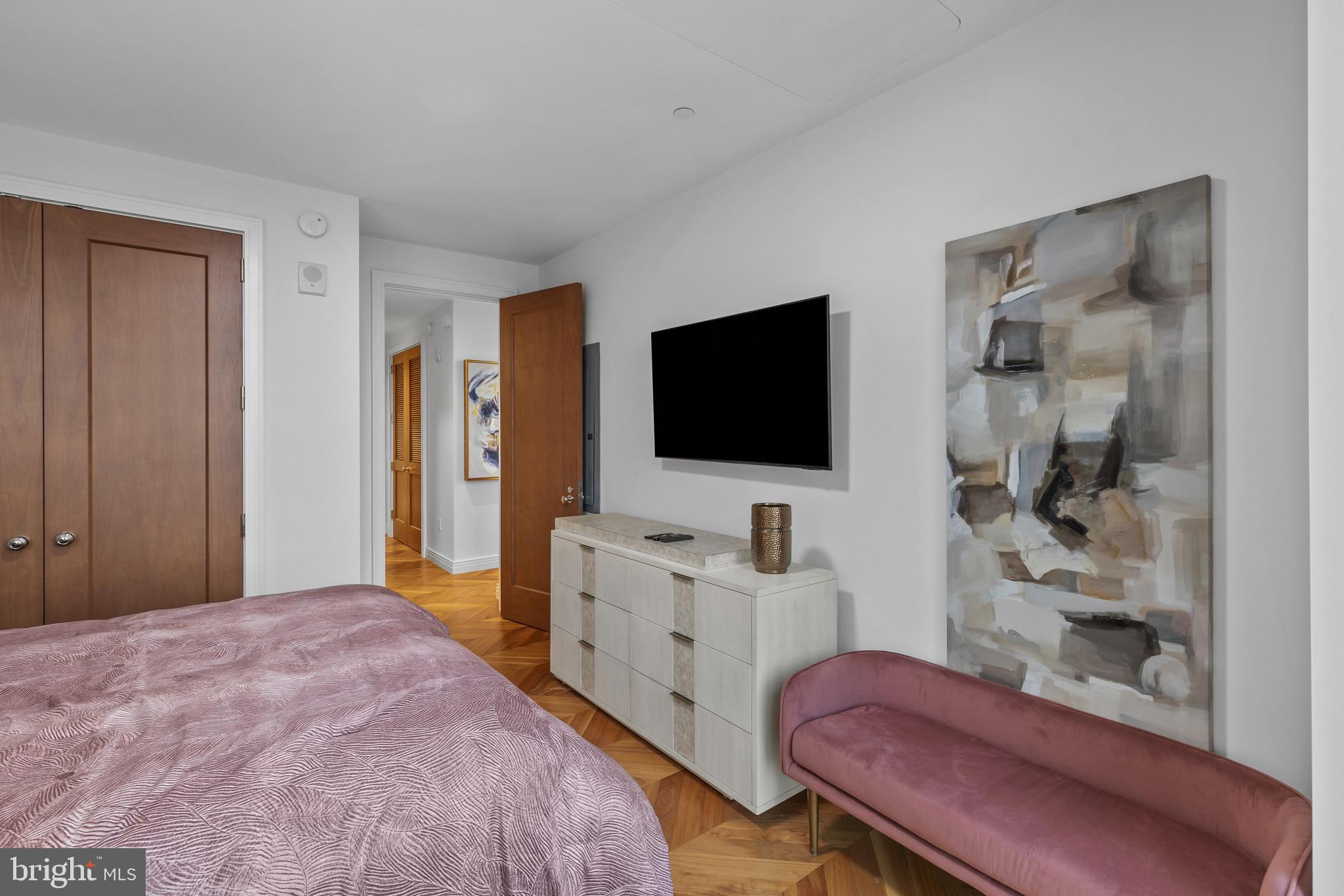 FOUR SEASONS PRIVATE RESIDENCES - Residential Lease