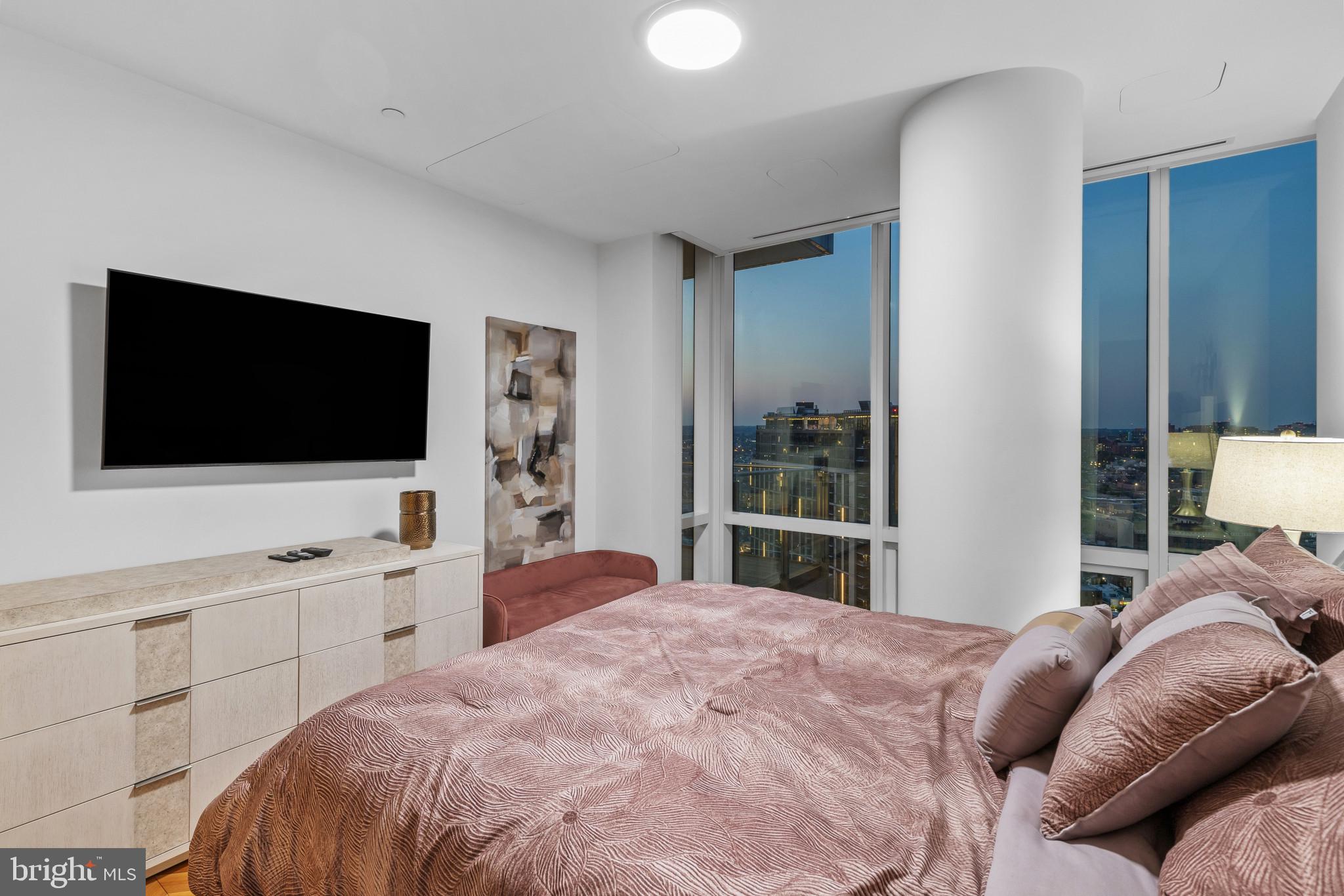 FOUR SEASONS PRIVATE RESIDENCES - Residential Lease