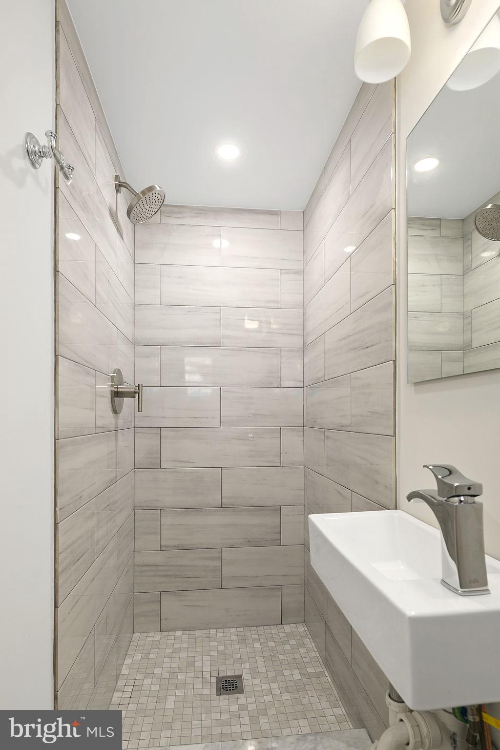 1242 OATES STREET NE