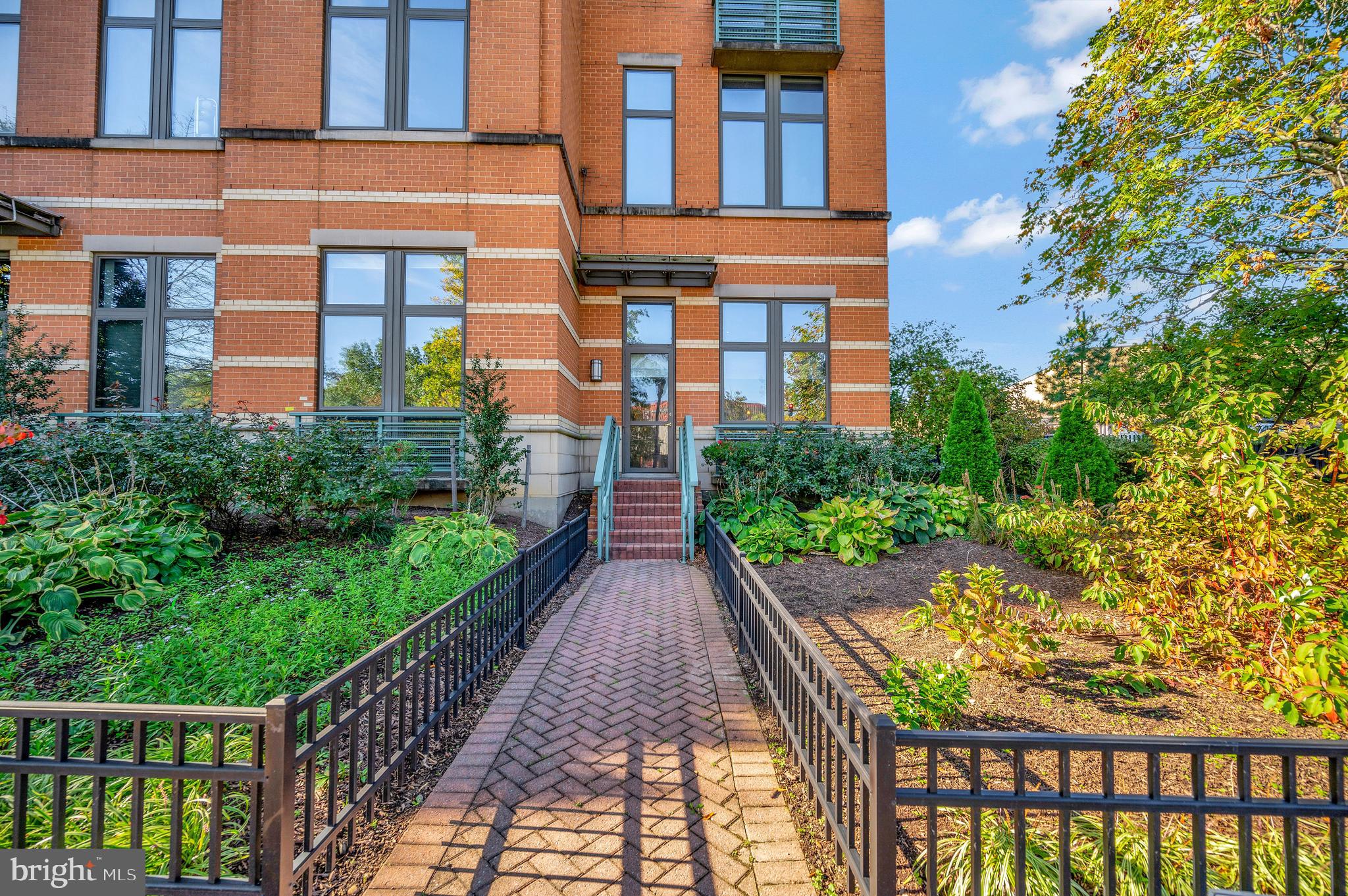 SHIRLINGTON VILLAGE - Residential