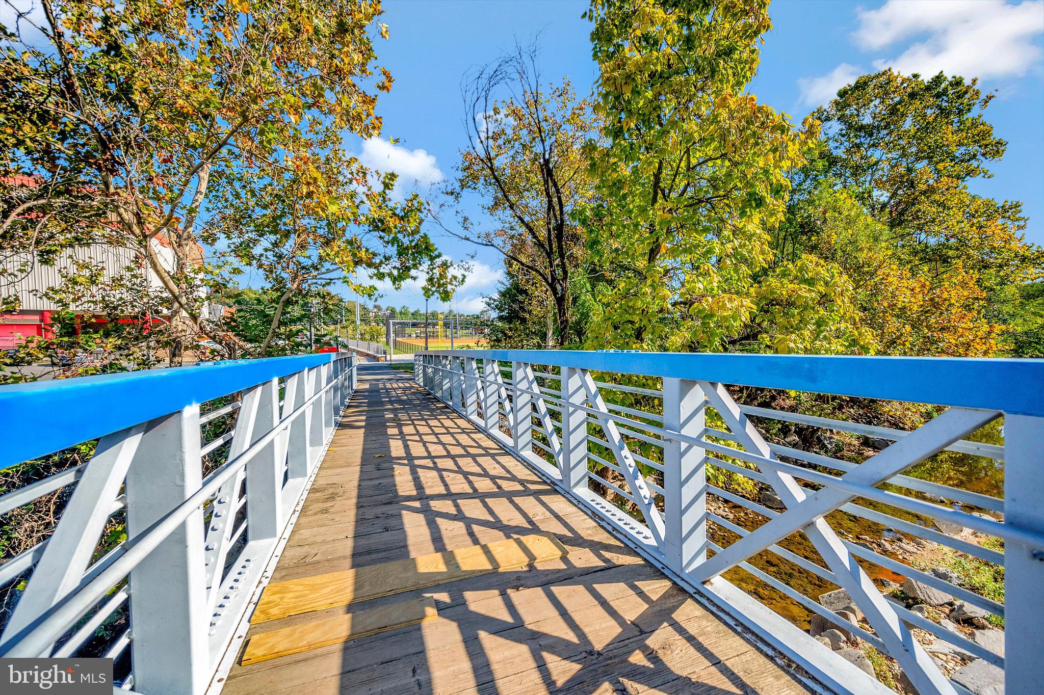 SHIRLINGTON VILLAGE - Residential