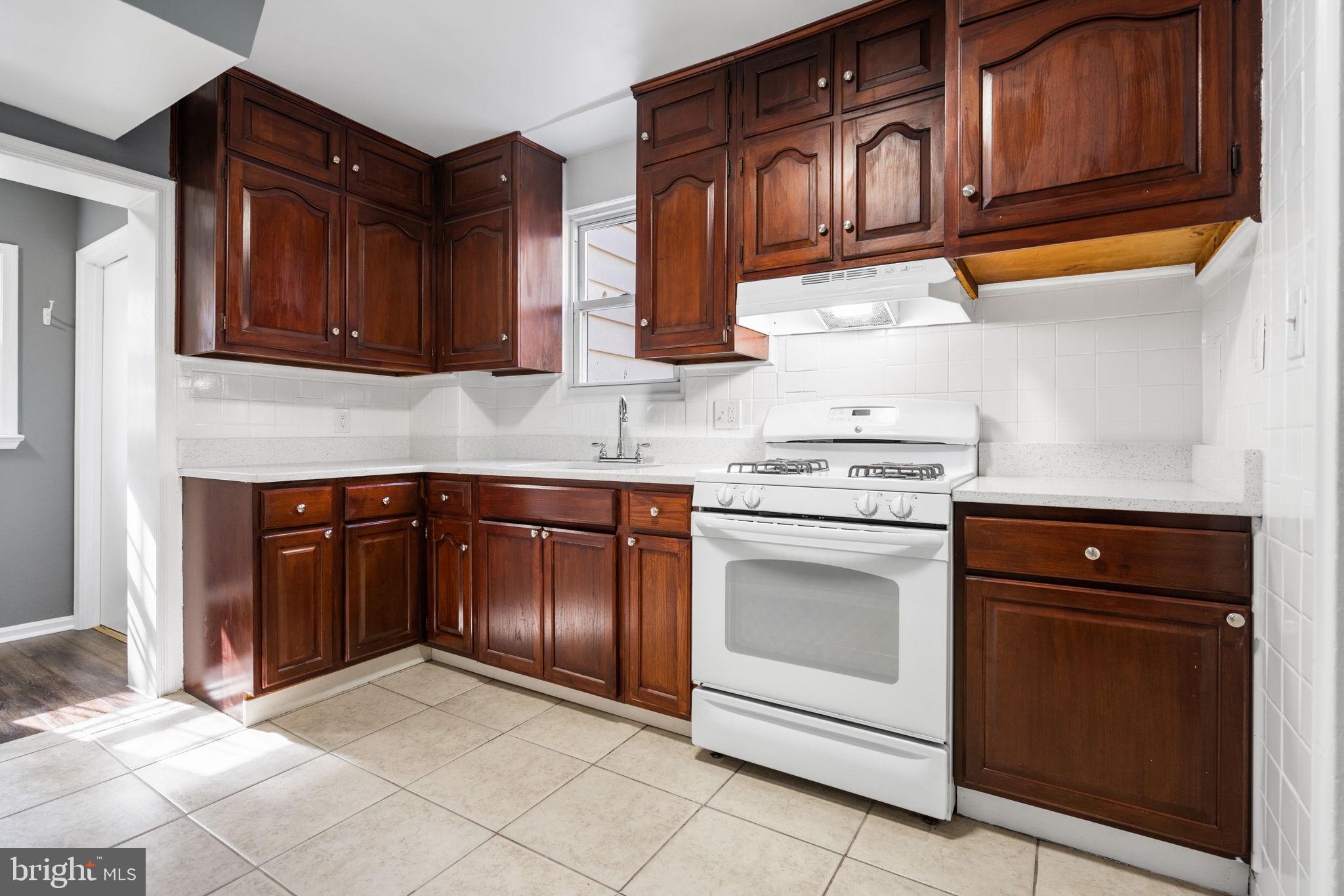 CAROLE HIGHLANDS - Residential