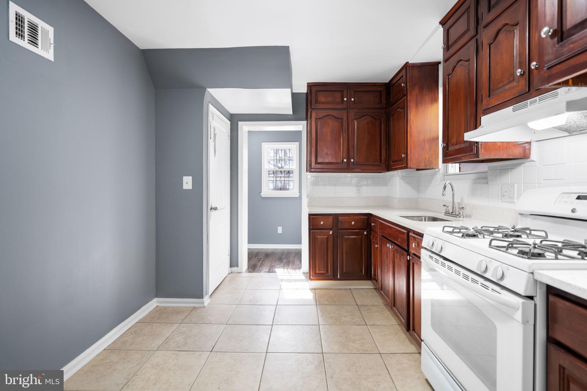 CAROLE HIGHLANDS - Residential