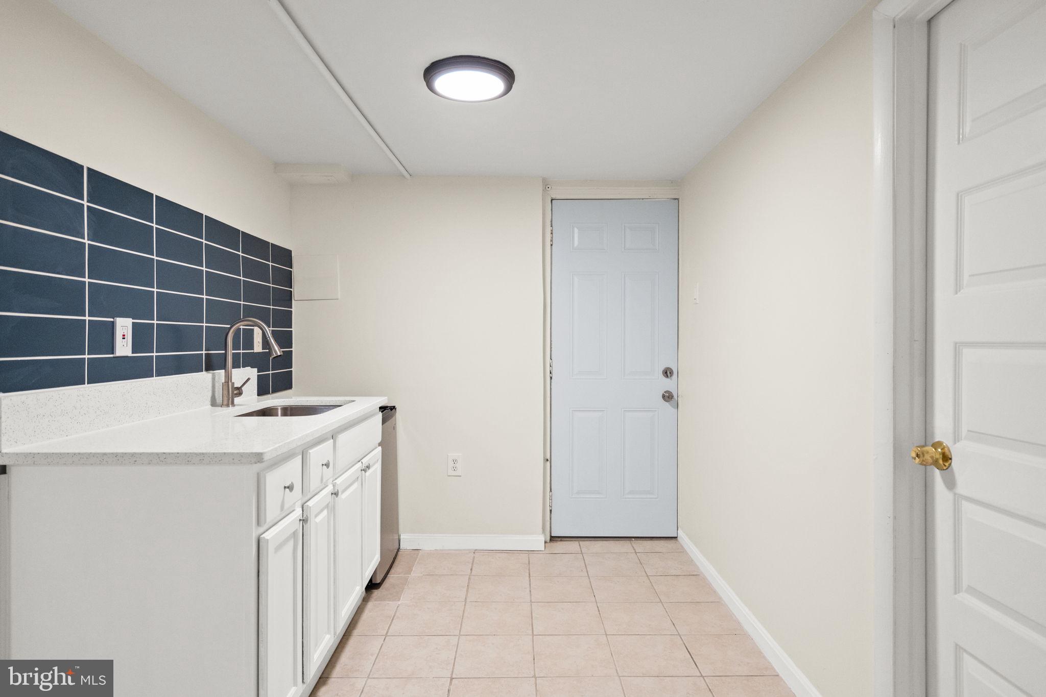 CAROLE HIGHLANDS - Residential