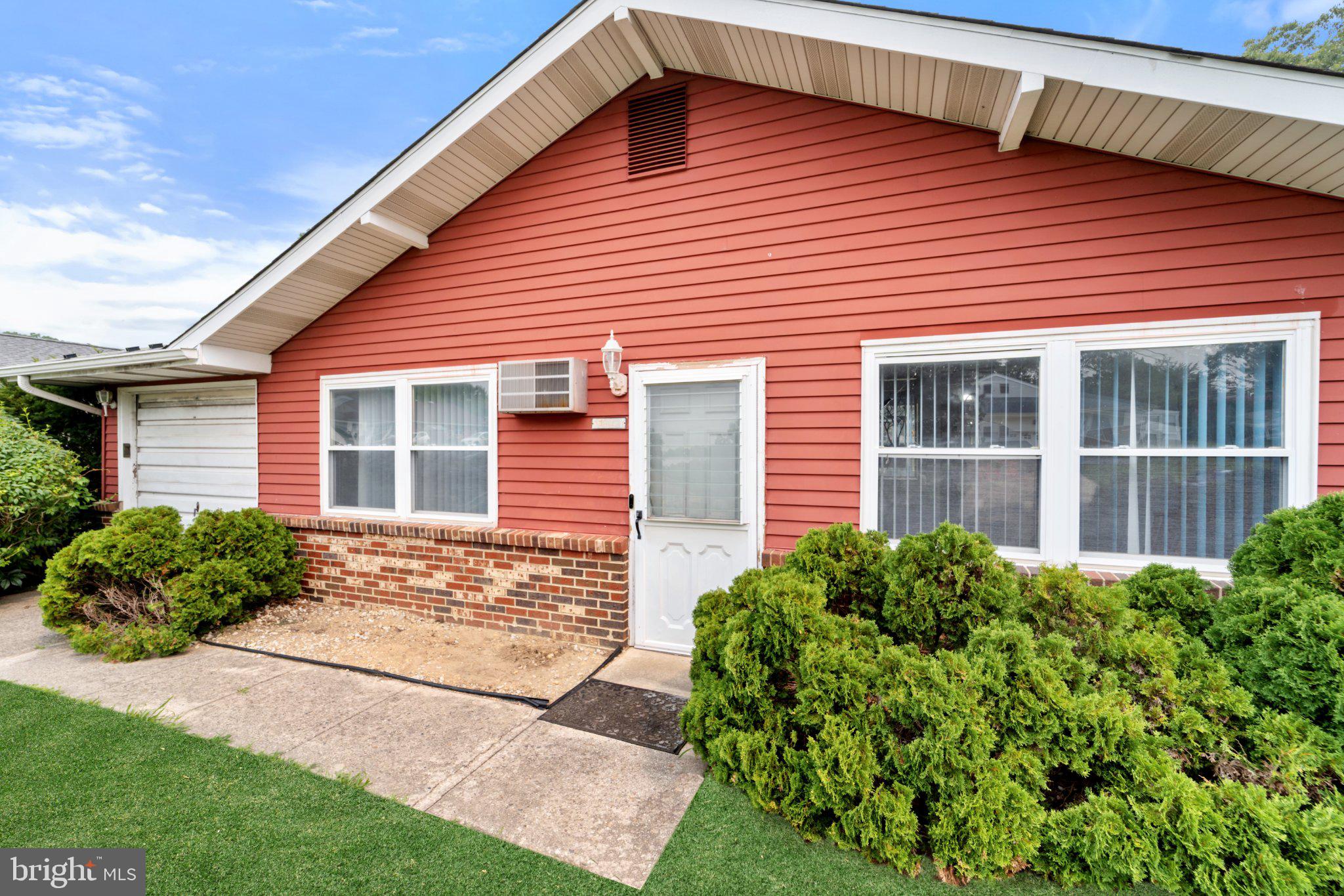 160 ELMTOWNE BOULEVARD