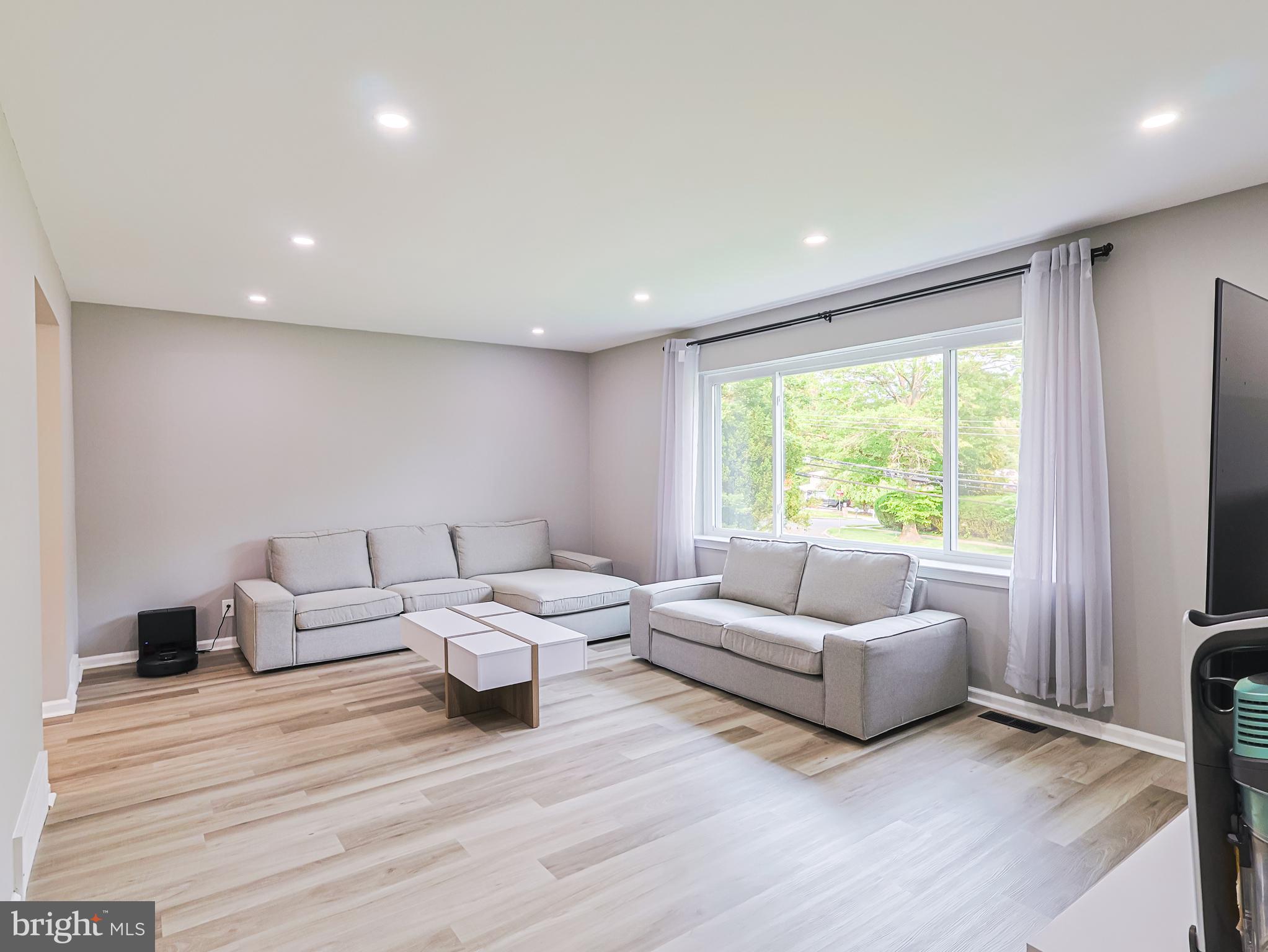 MEADOWBROOK - Residential