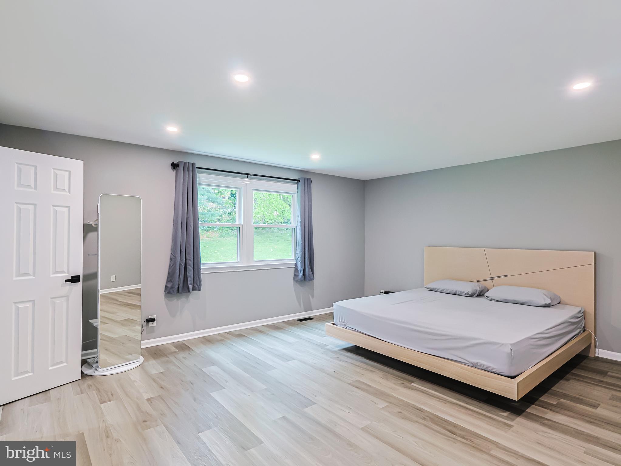 MEADOWBROOK - Residential