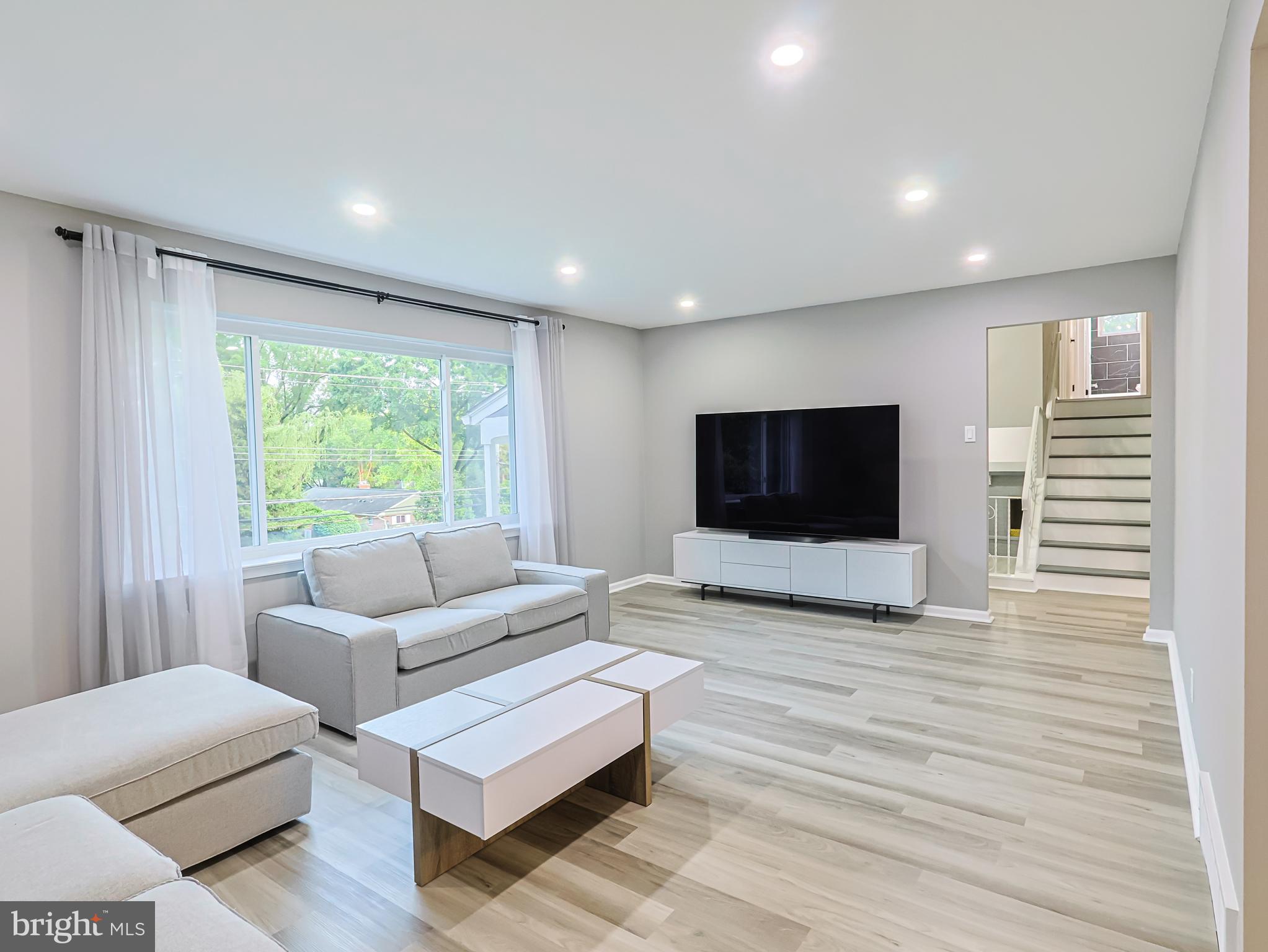 MEADOWBROOK - Residential