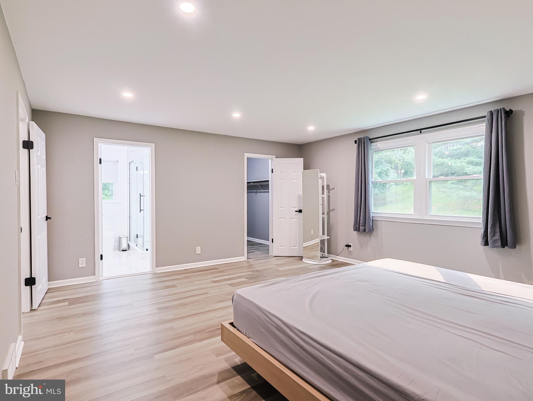 MEADOWBROOK - Residential