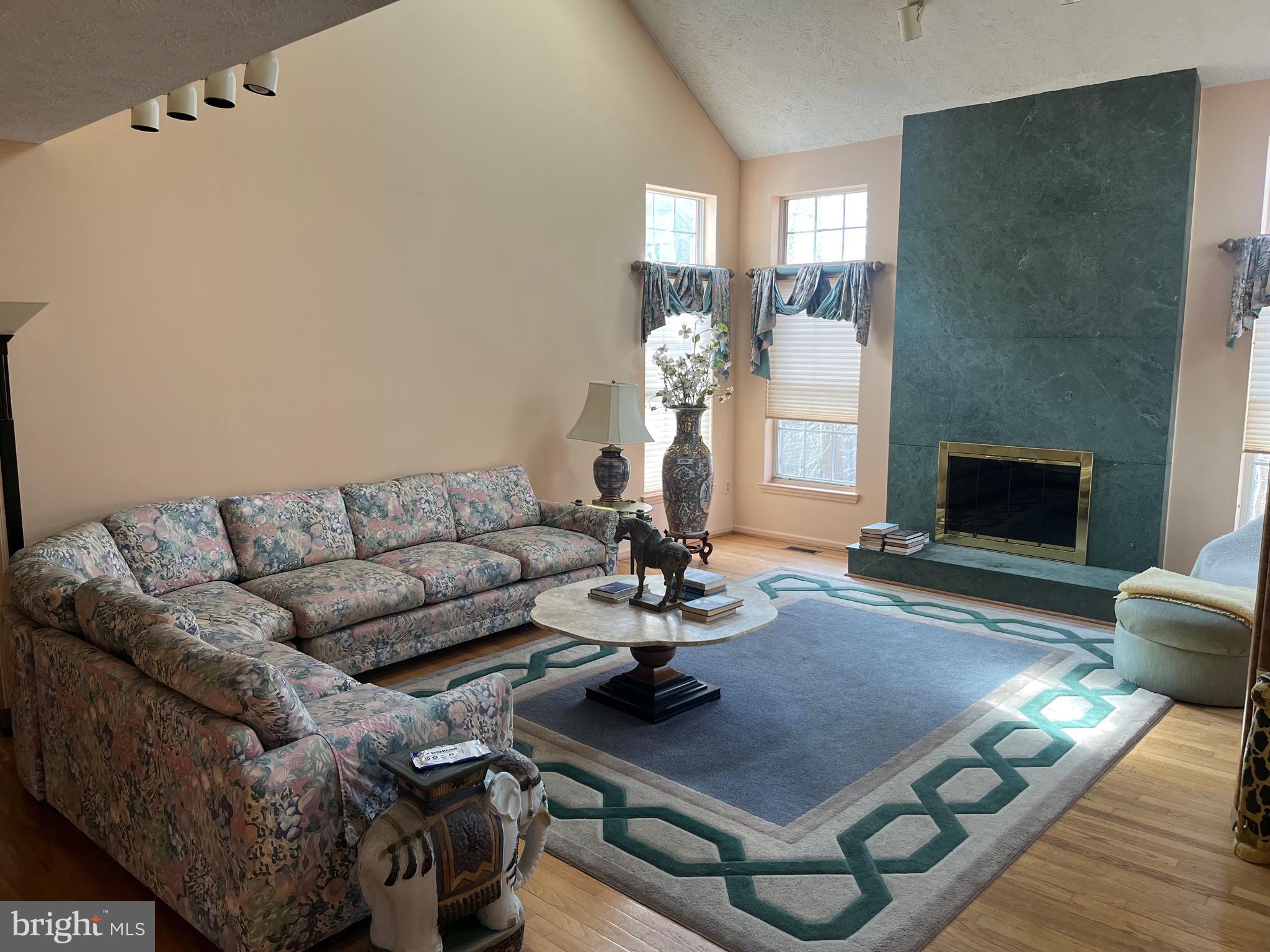 CROFTON WOODS - Residential