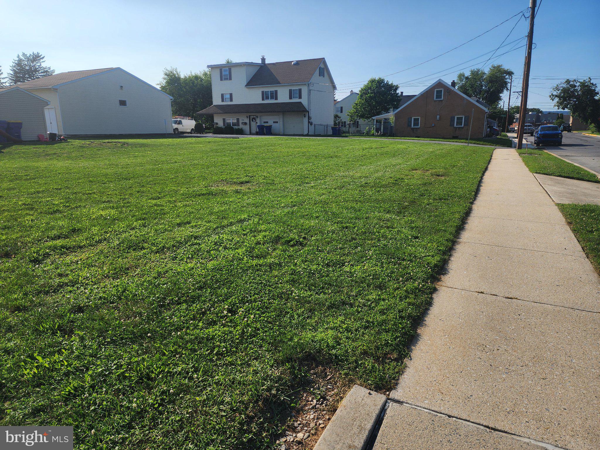 N RACE STREET
