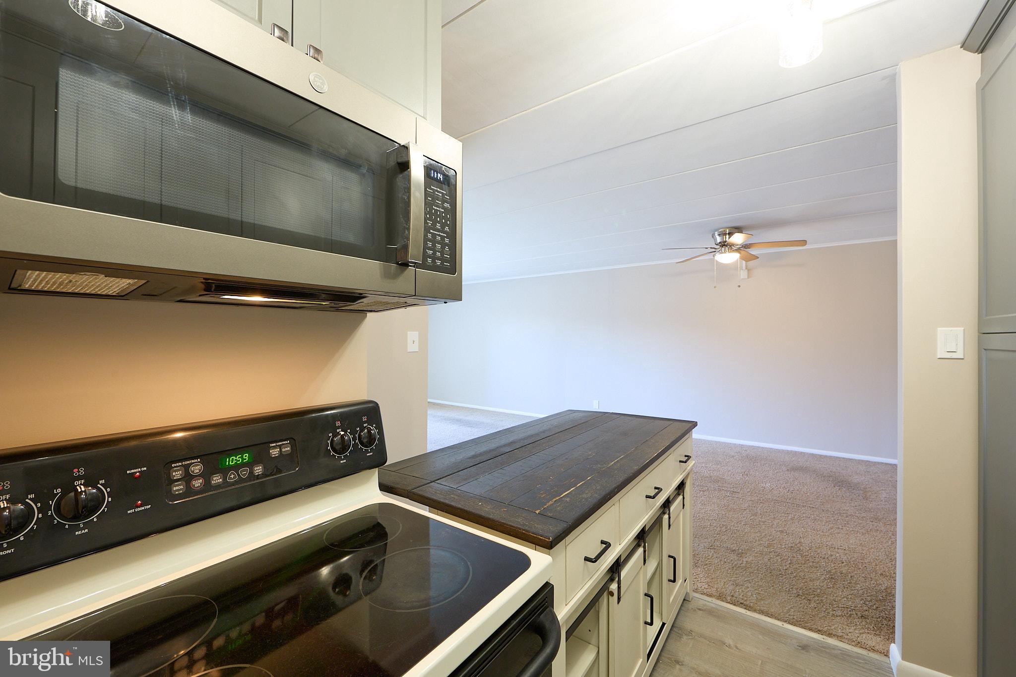 33 W CHESTER PIKE B12