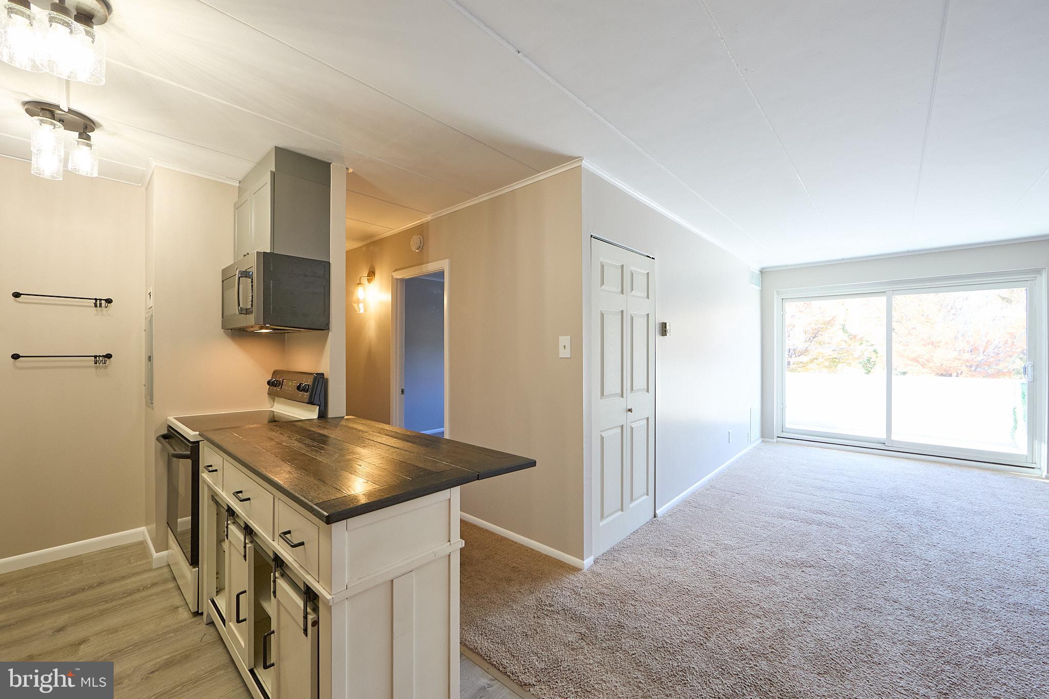 33 W CHESTER PIKE B12