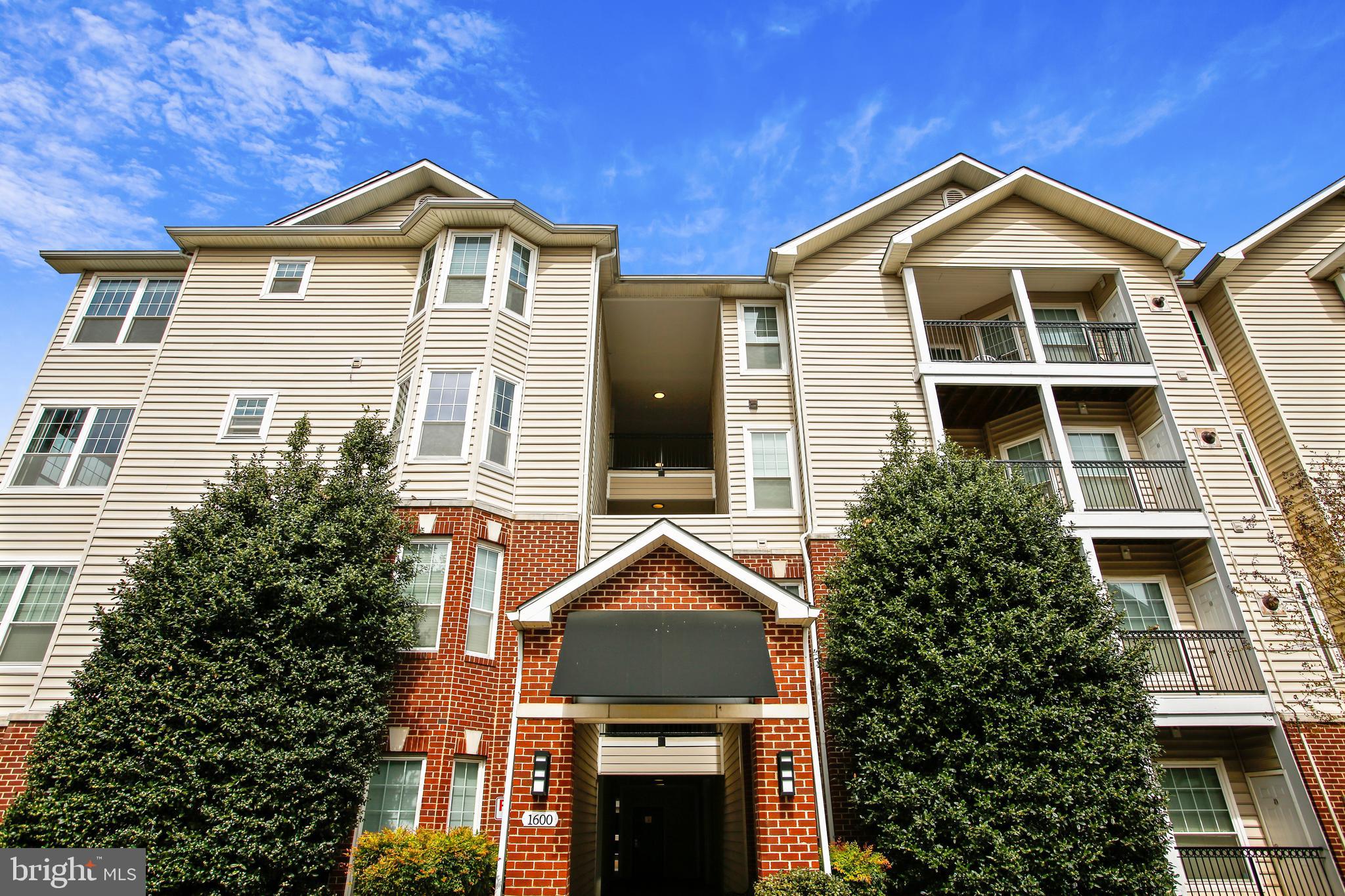 GATES OF MCLEAN - Residential