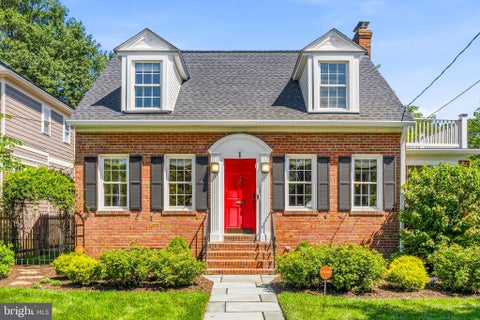 Photo of 1 W Mason Avenue, ALEXANDRIA, VA 22301 (MLS # VAAX2062064)
