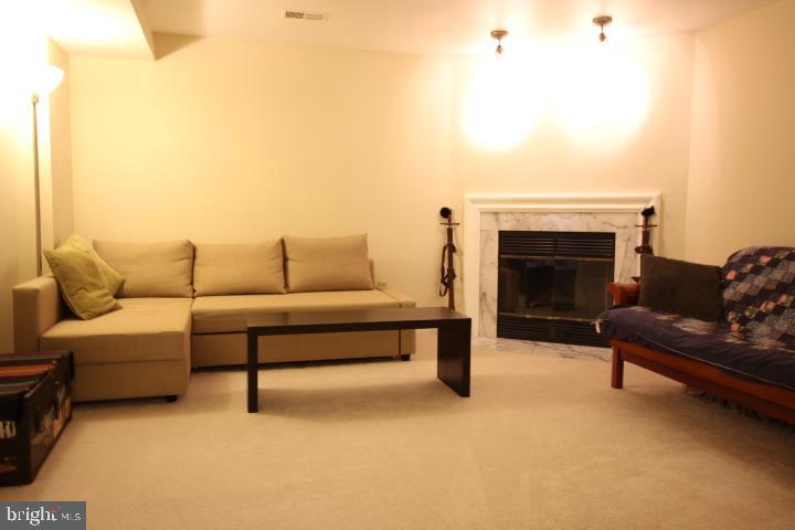 RESTON - Residential Lease