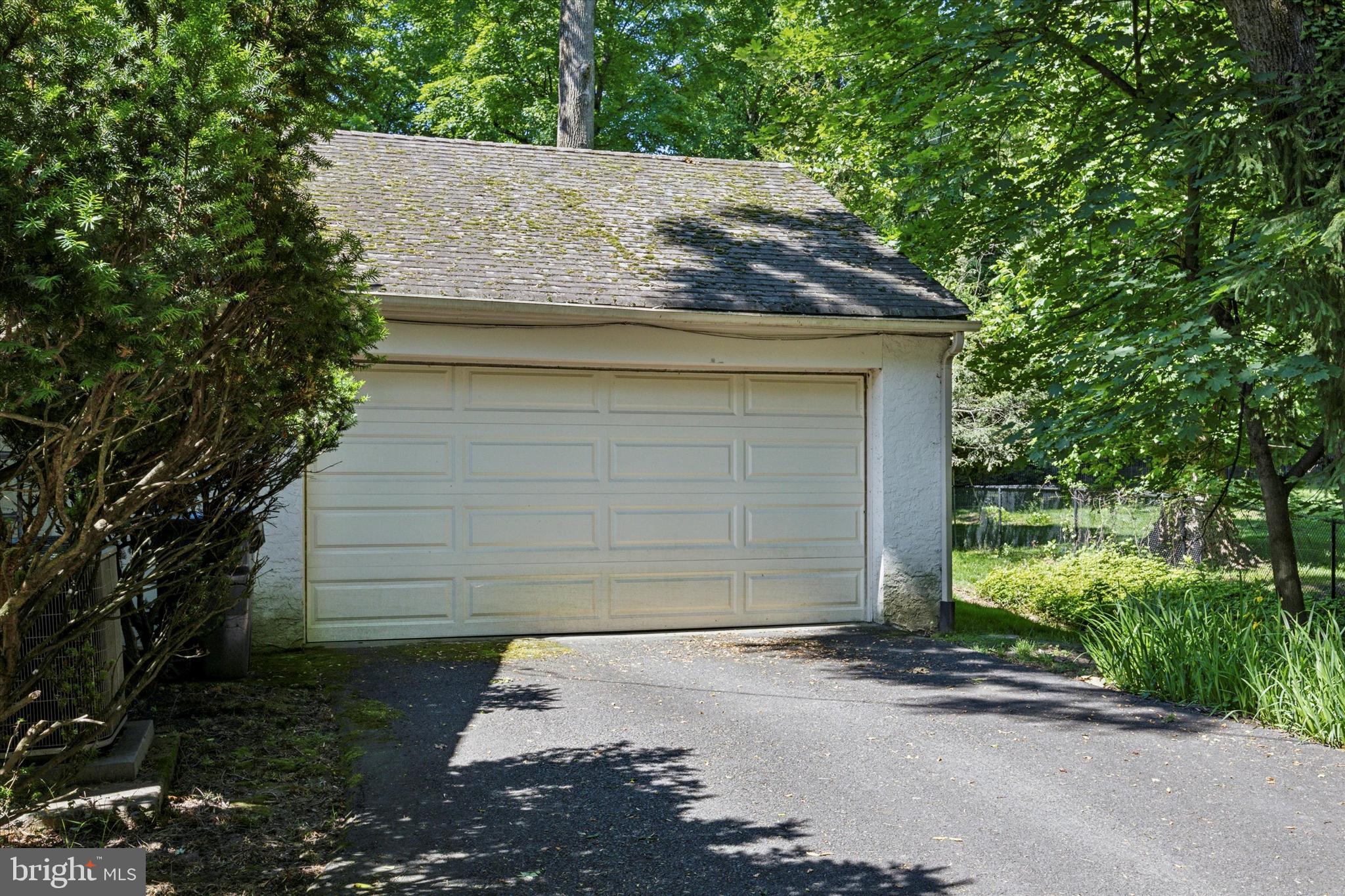 MEADOWBROOK - Residential