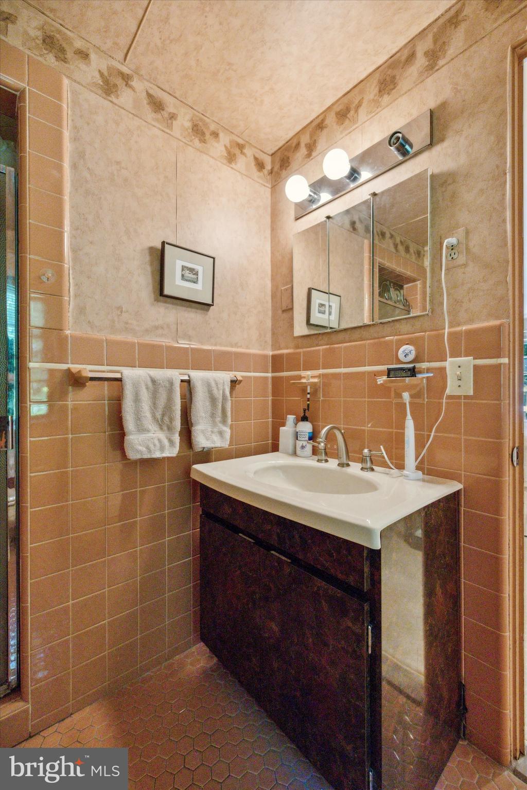 MEADOWBROOK - Residential