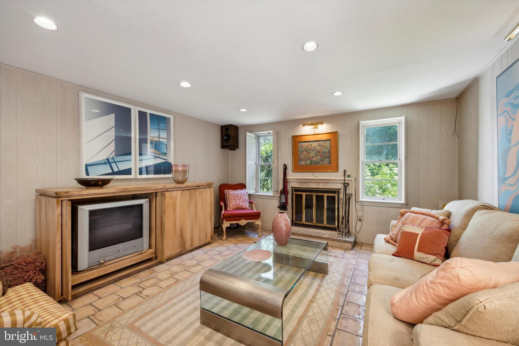 MEADOWBROOK - Residential