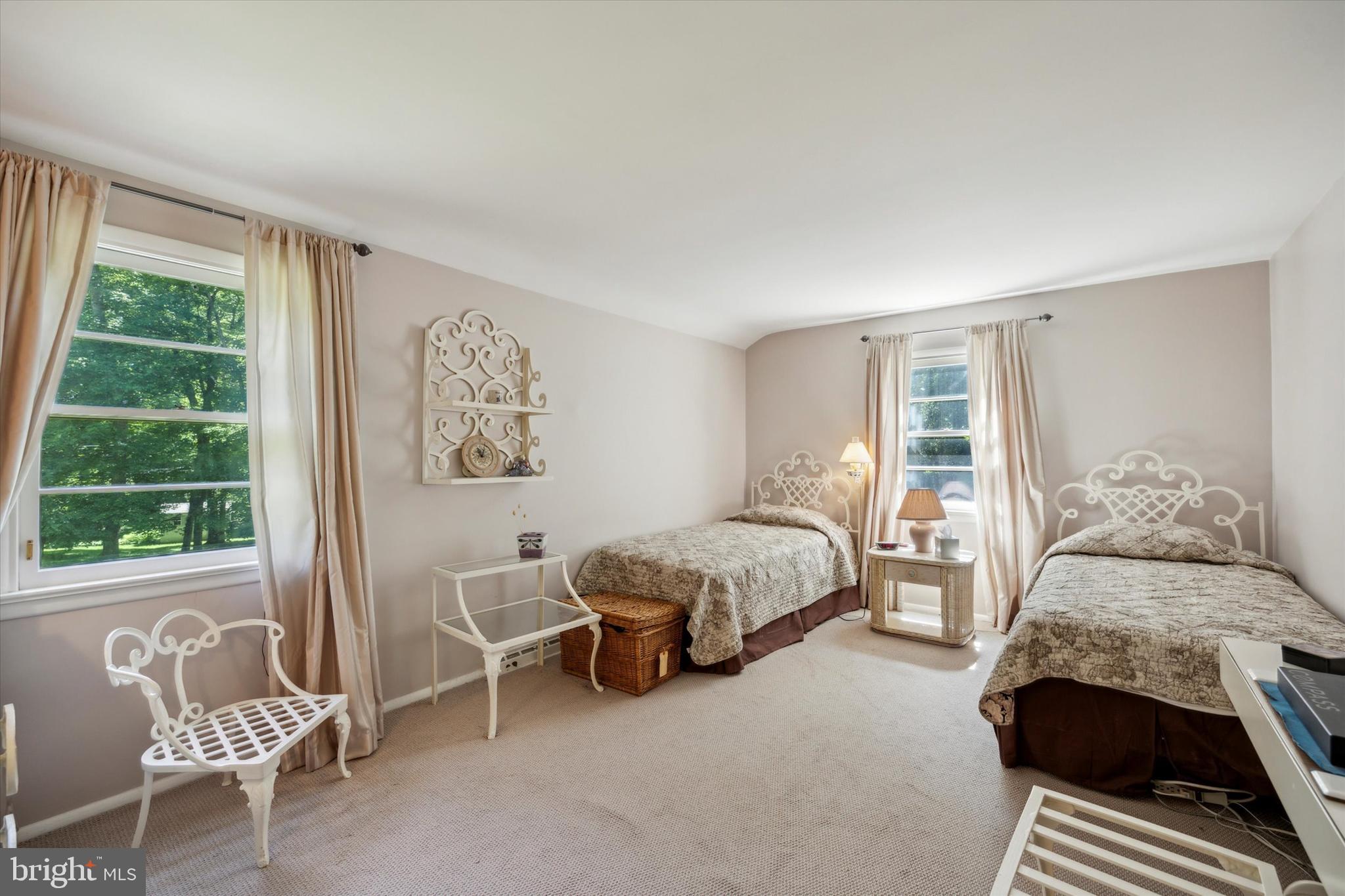 MEADOWBROOK - Residential