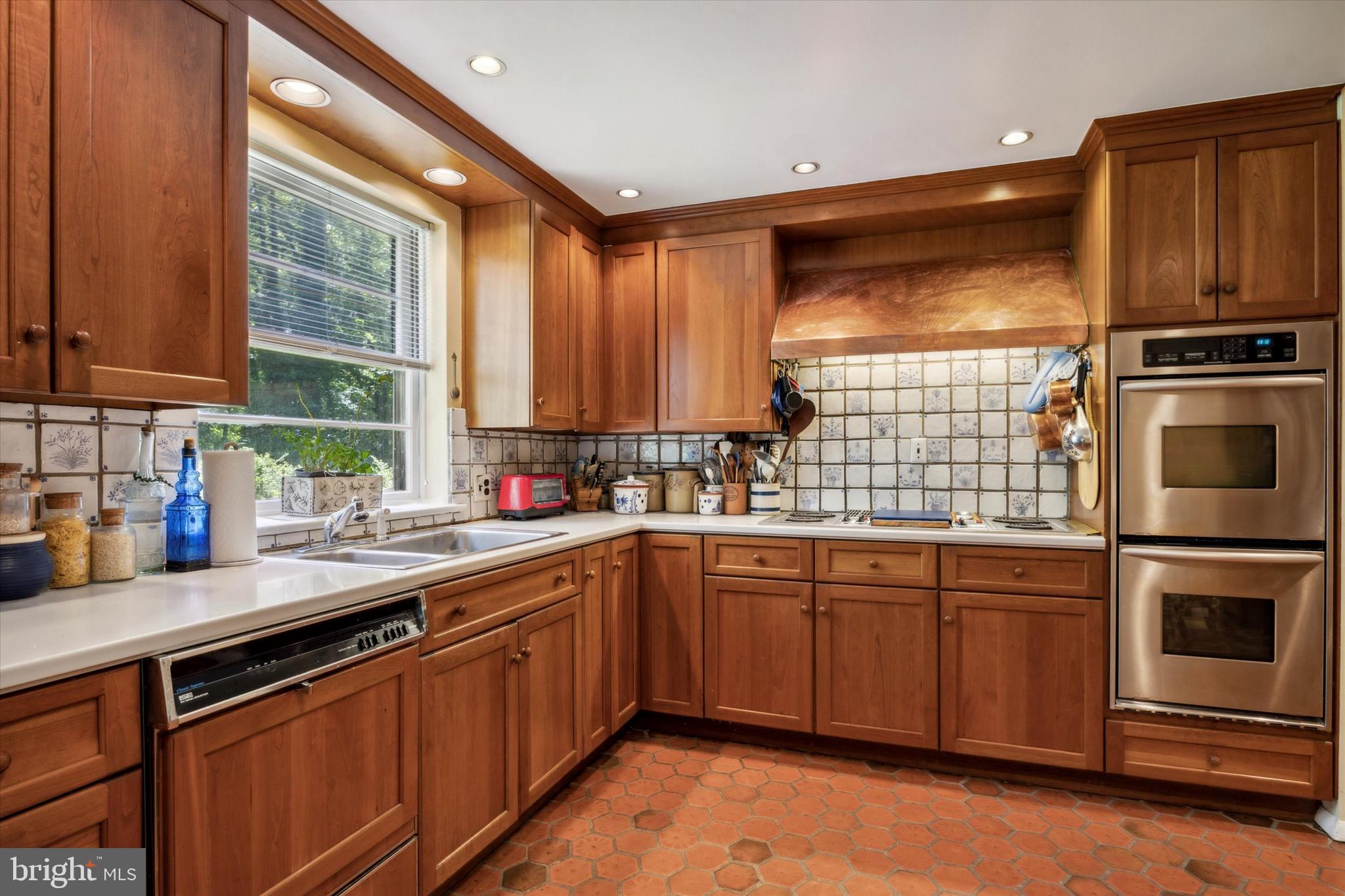 MEADOWBROOK - Residential