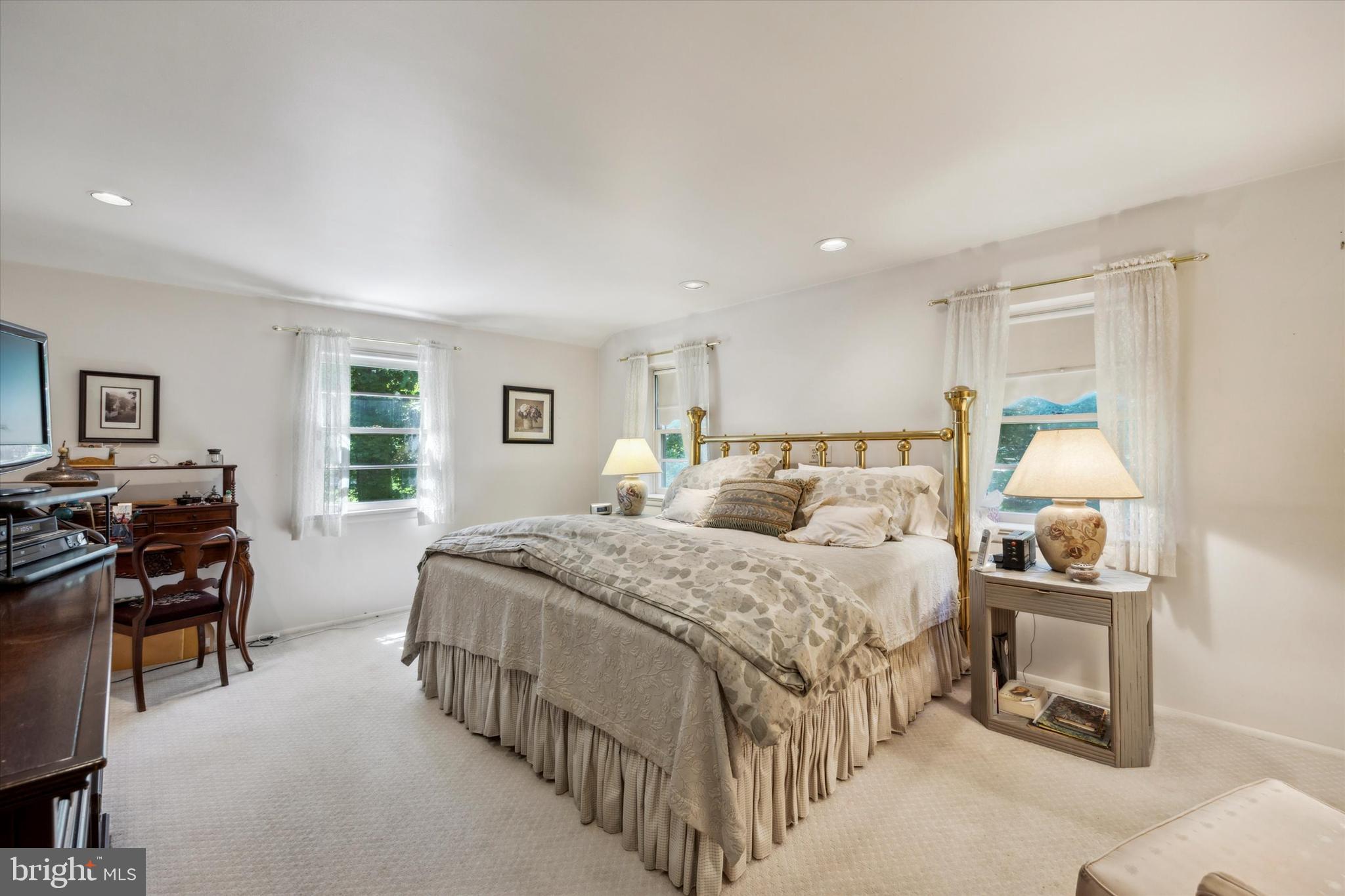 MEADOWBROOK - Residential