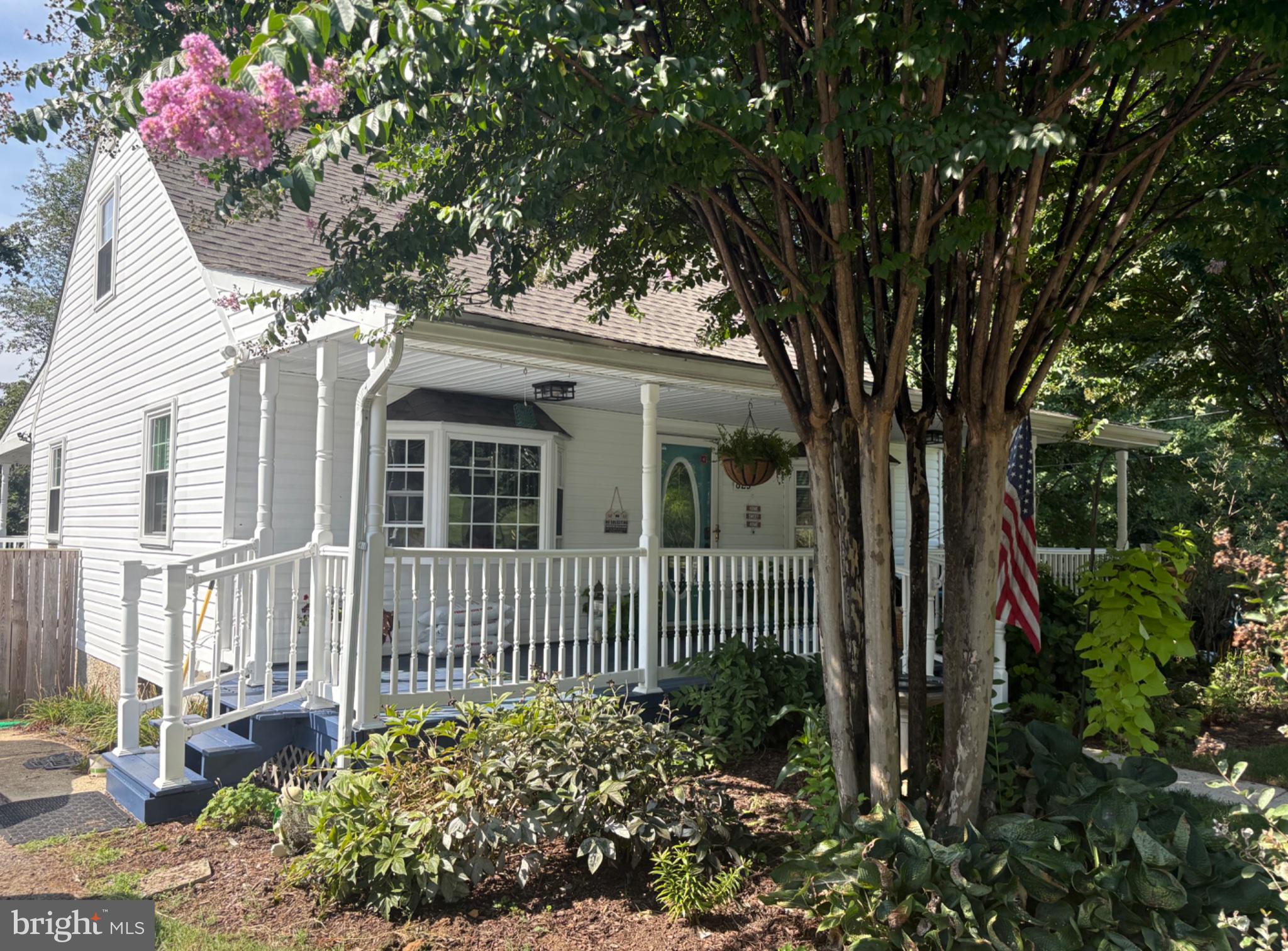 829 CLIFTON AVENUE