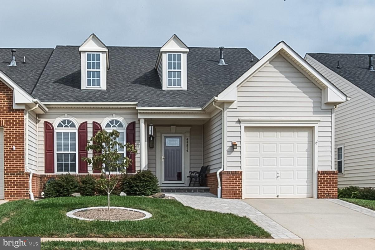 ASHBURN VILLAGE - Residential