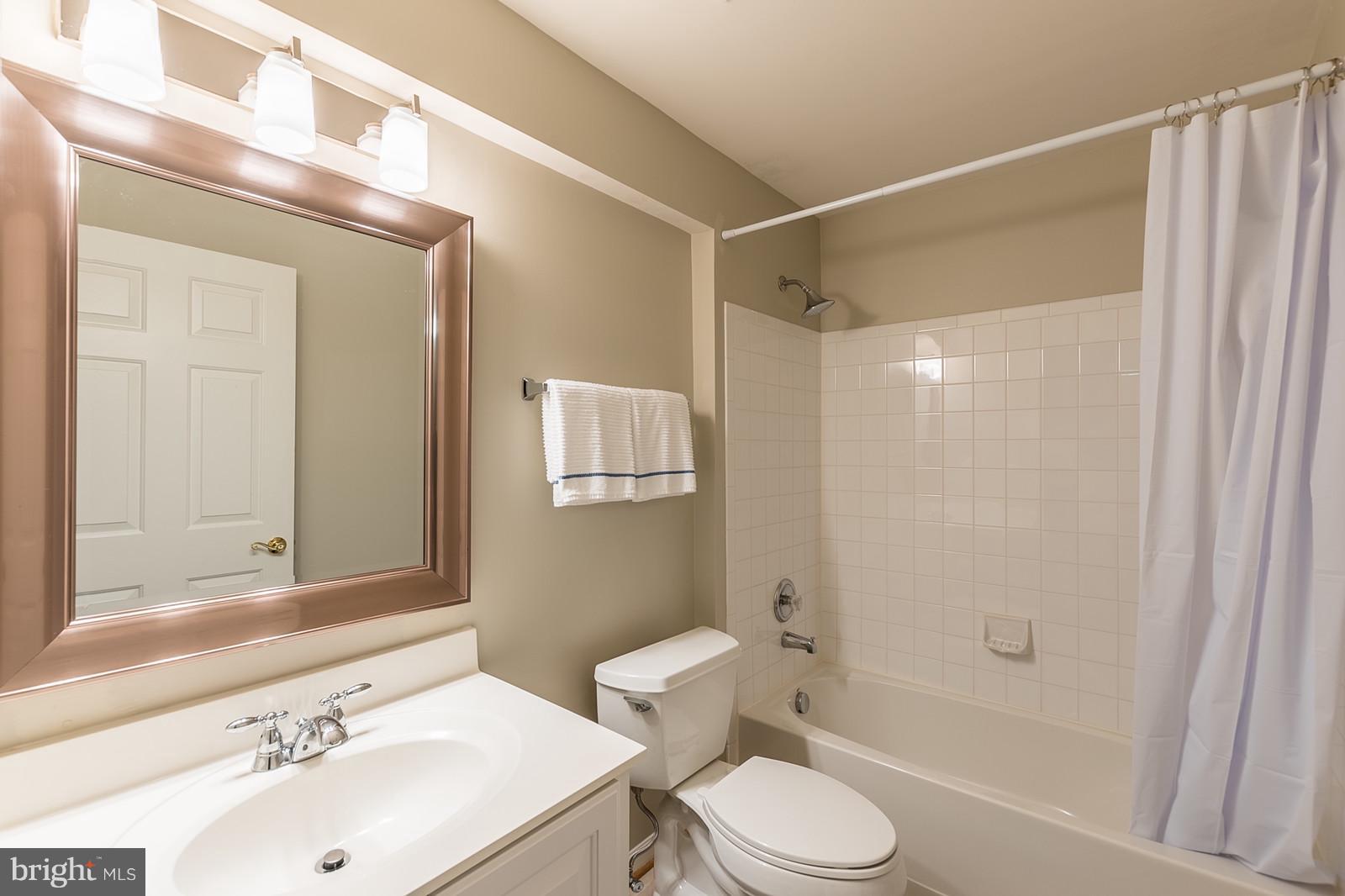 ASHBURN VILLAGE - Residential