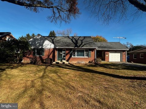 Photo of 335 N Locust Street, ELIZABETHTOWN, PA 17022 (MLS # PALA2060622)