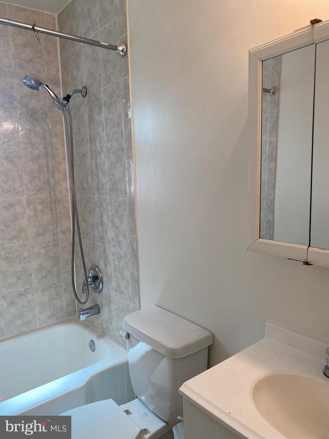 WESTHAMPTON - Residential Lease